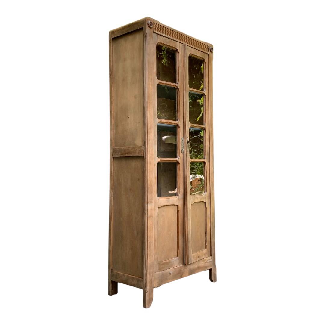 Armoire parisienne vitrée en bois brut, 1940