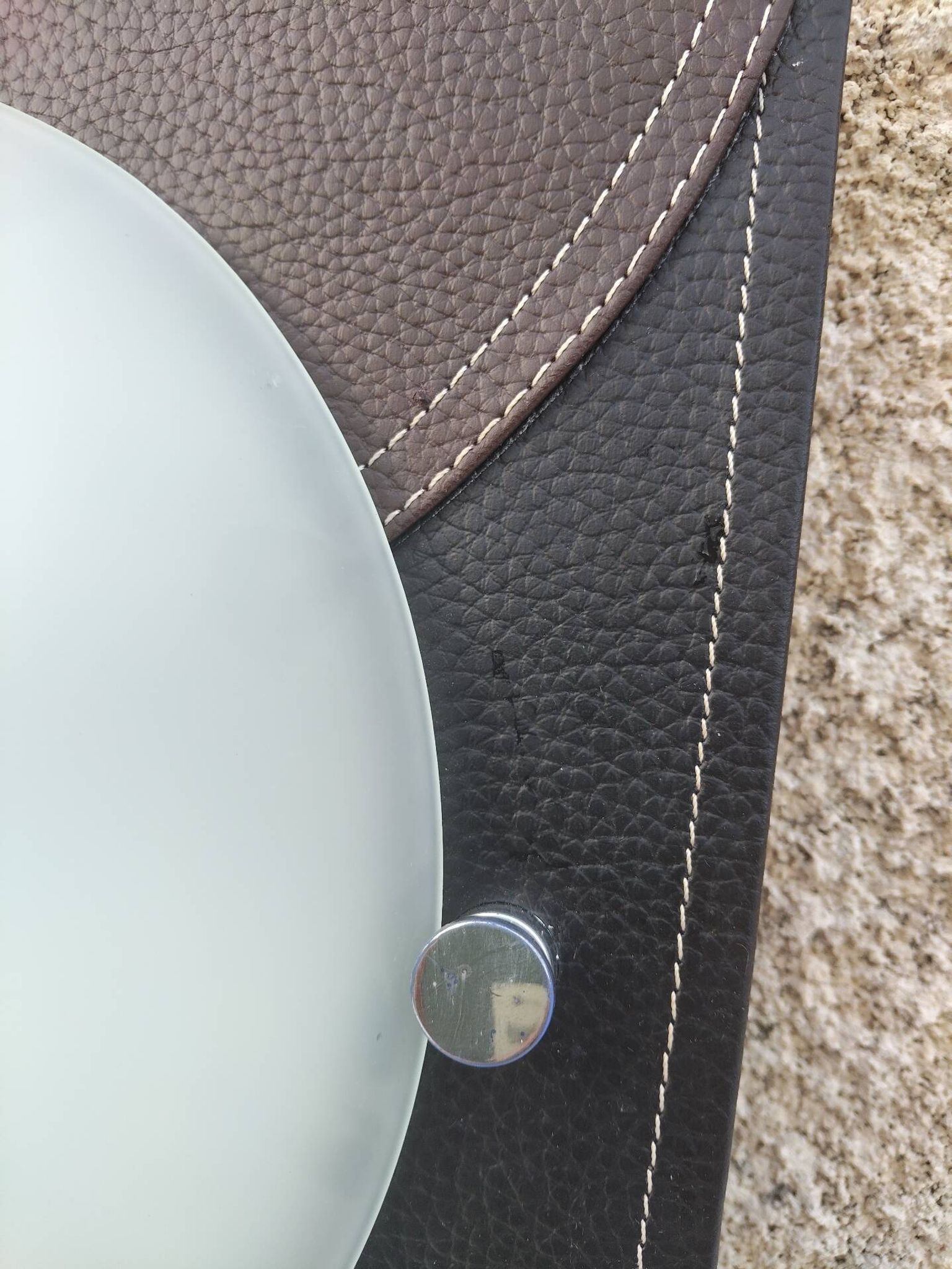 Applique ou plafonnier en verre dépoli et matière façon cuir