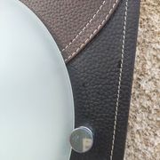 Applique ou plafonnier en verre dépoli et matière façon cuir