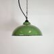 Lampe suspendue en émail vert industriel, années 1960