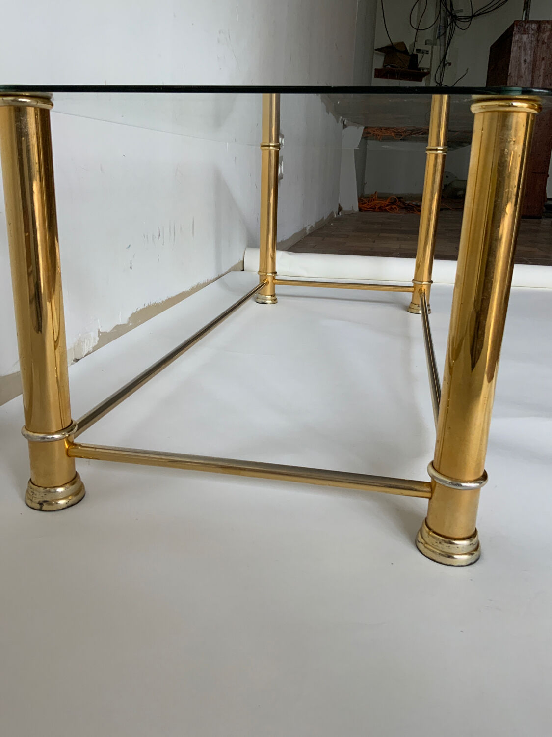 Table basse verre et métal doré
