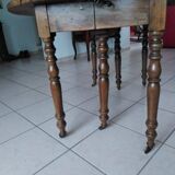 Louis-Philippe round table in solid walnut, extendable