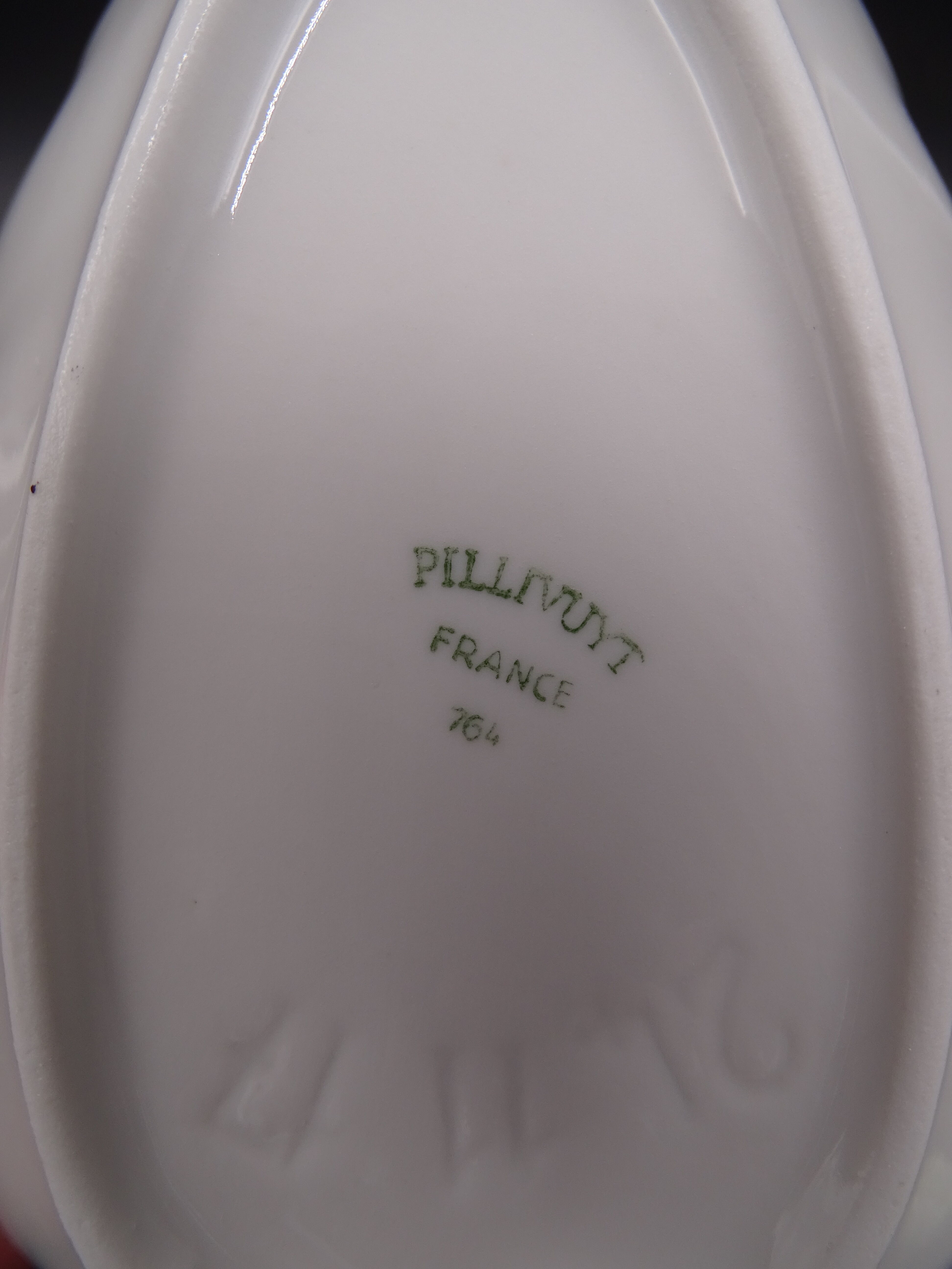 Set of 7 cups in white porcelain and in the shape of a shell - Pillivuyt around 1940