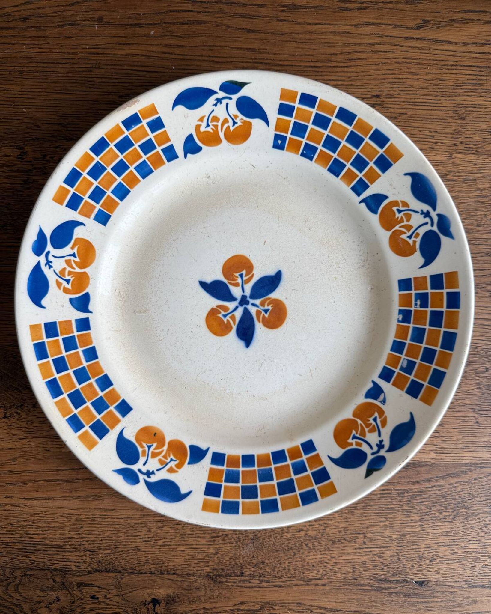 Plat rond creux terre de fer