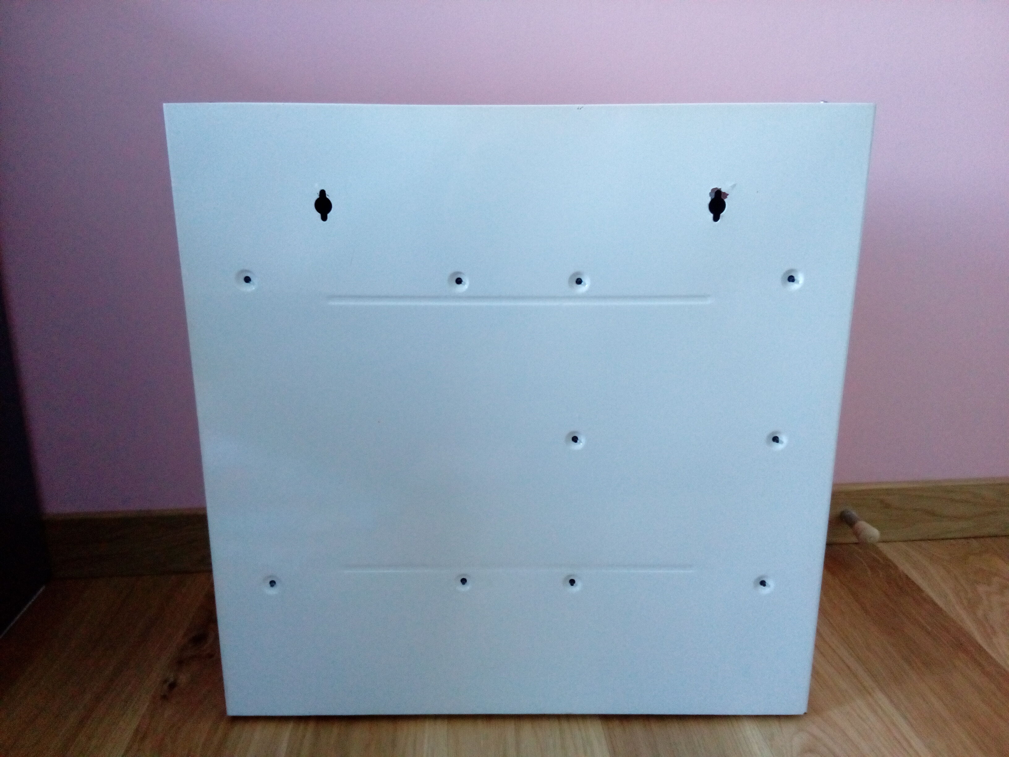 Medicine Cabinet in white lacquered metal