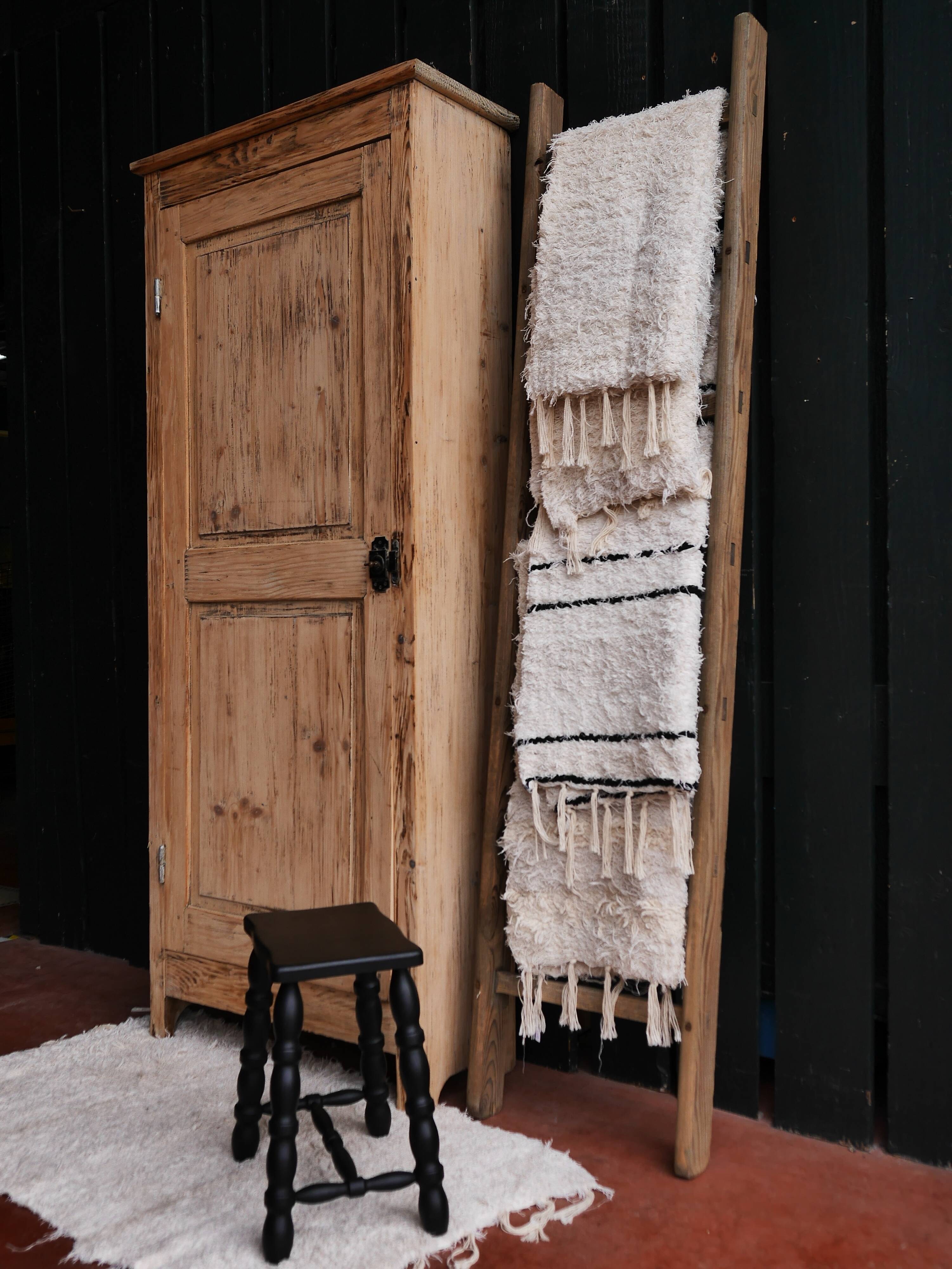 Single-door wardrobe / cupboard