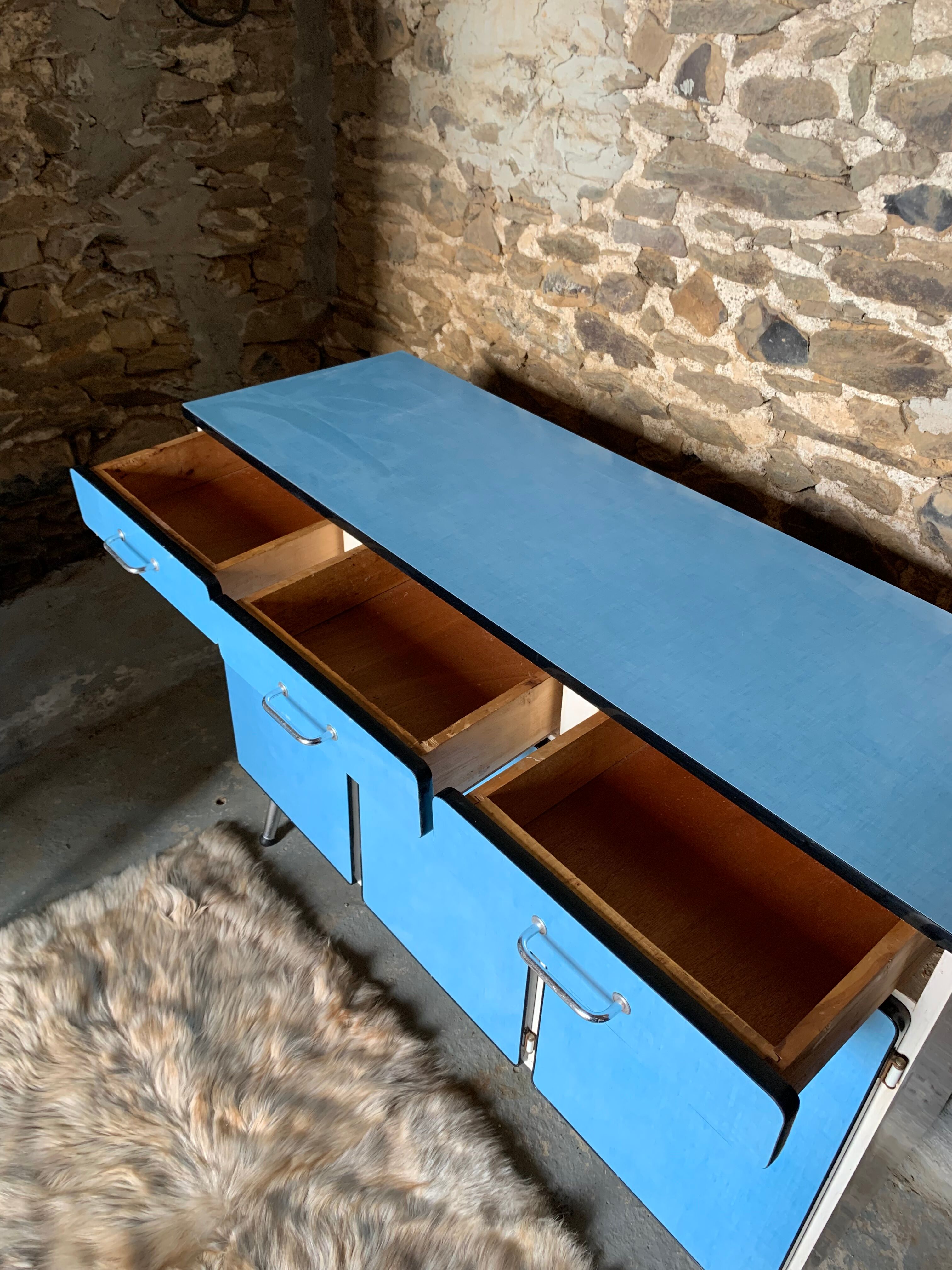 Buffet formica bleu