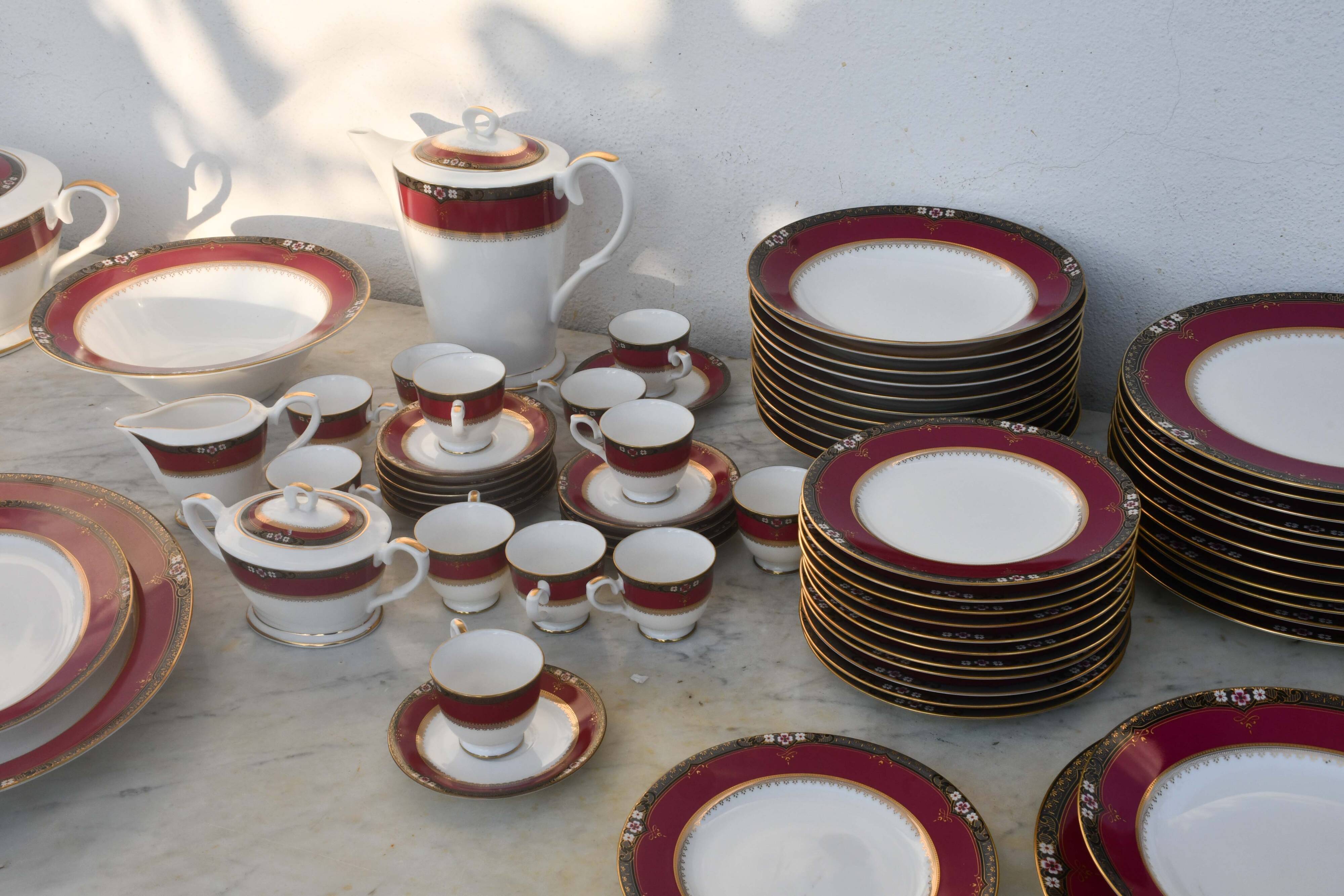 Elegant mid-century Japanese bone china service for 12 in white and noble red