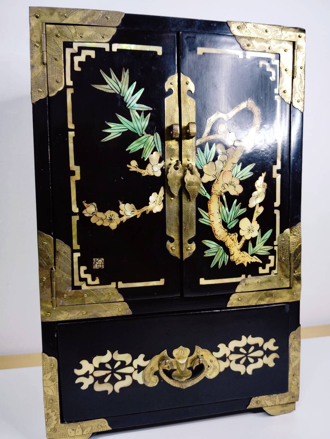 Jewelry box