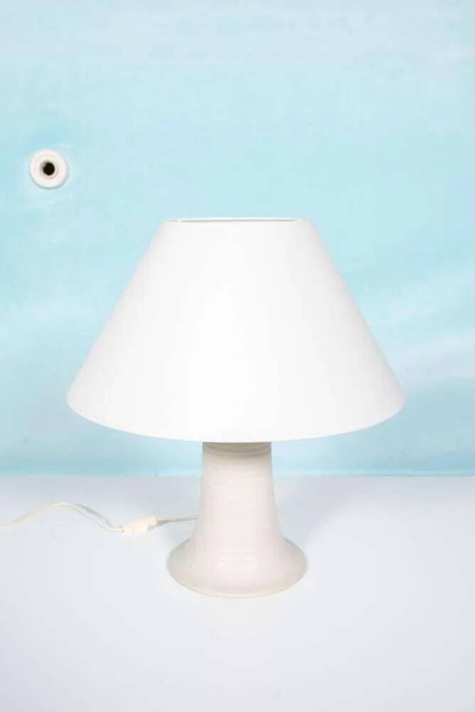 Bohemian table lamp from the 60s/70s, with textured natural tones.