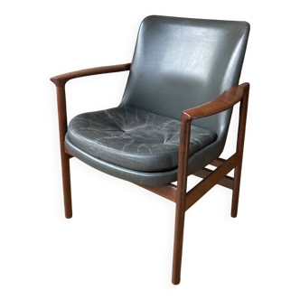 Fauteuil scandinave en cuir et bois