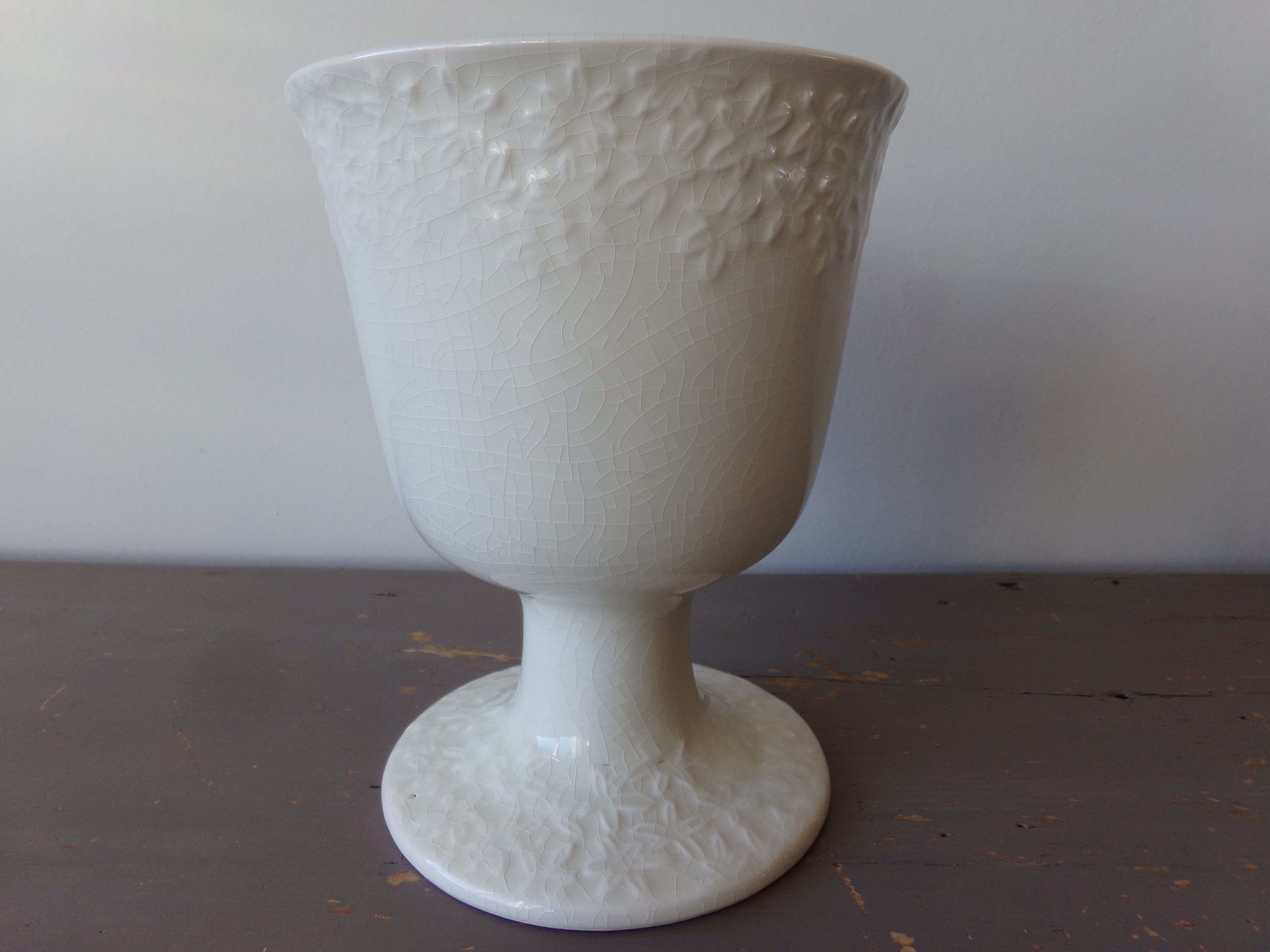 Cracked ceramic standing vase or cup