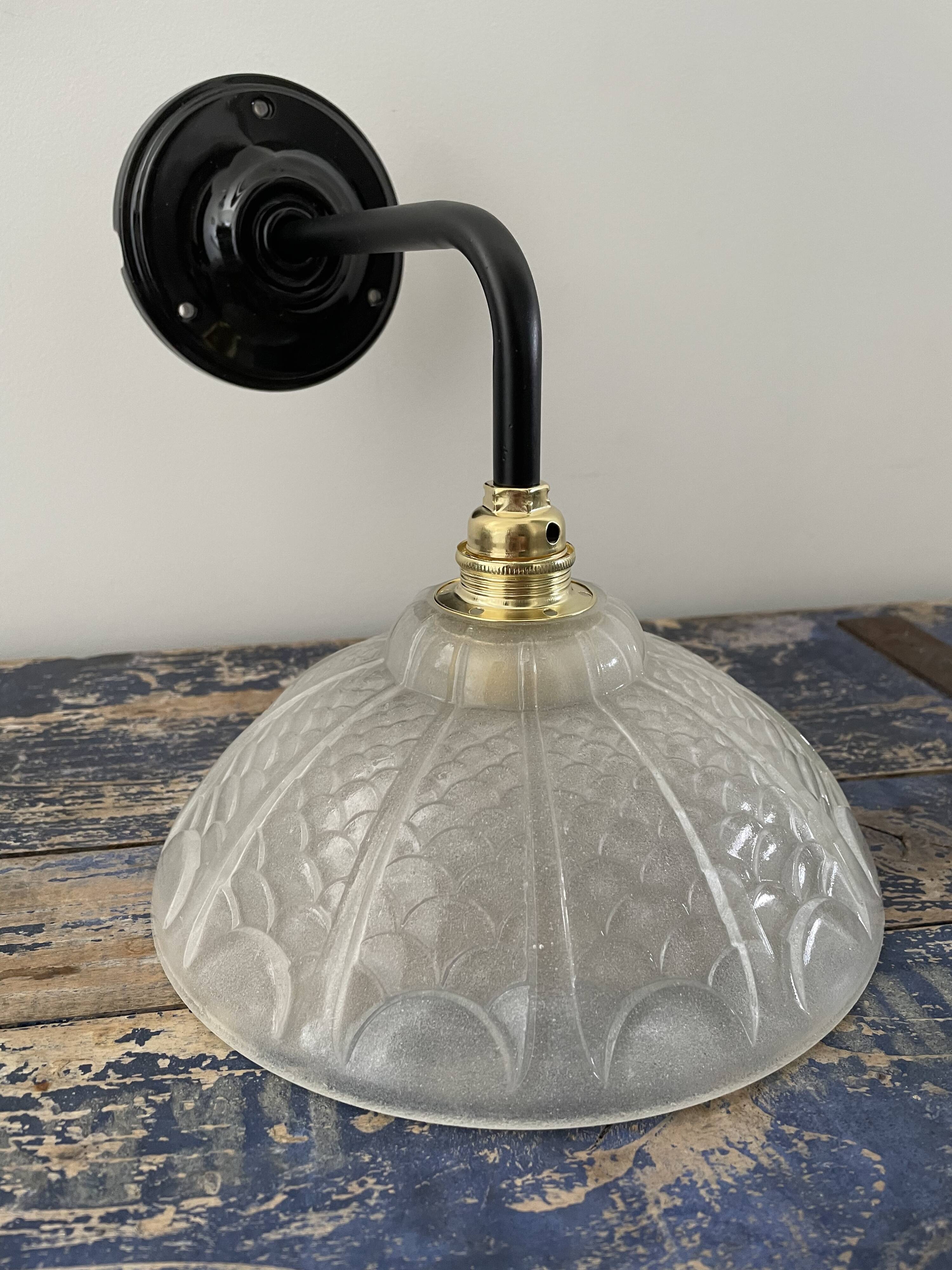 Applique art d’éco en verre ciselé électrifiée à neuf