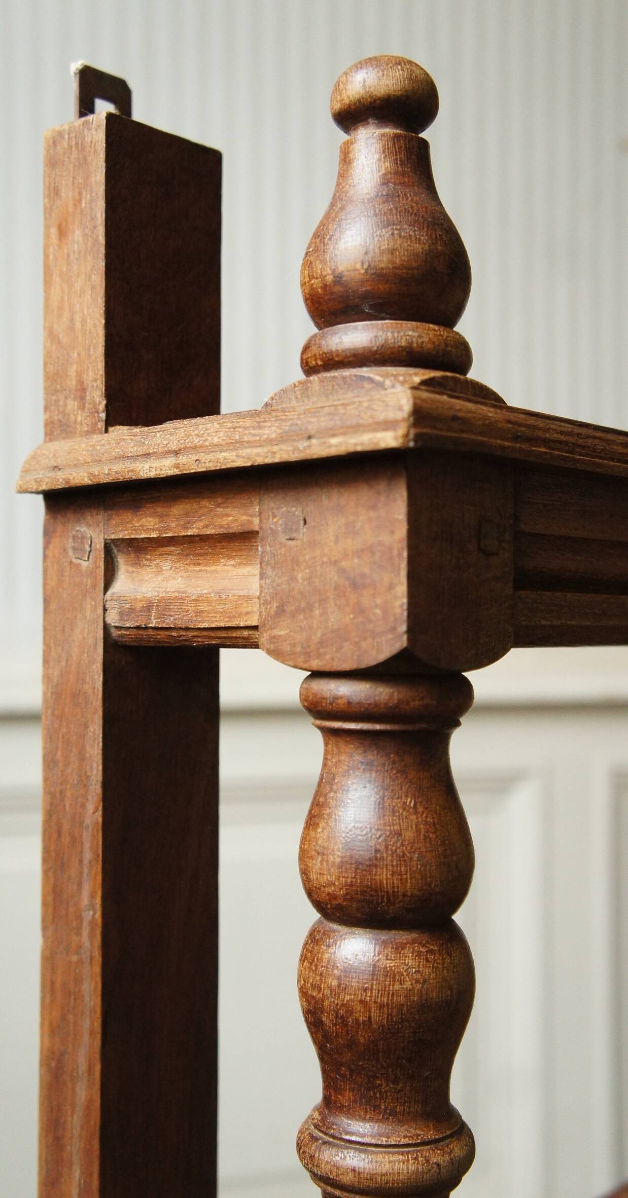 Raw solid wood shelf with 3 grooved levels