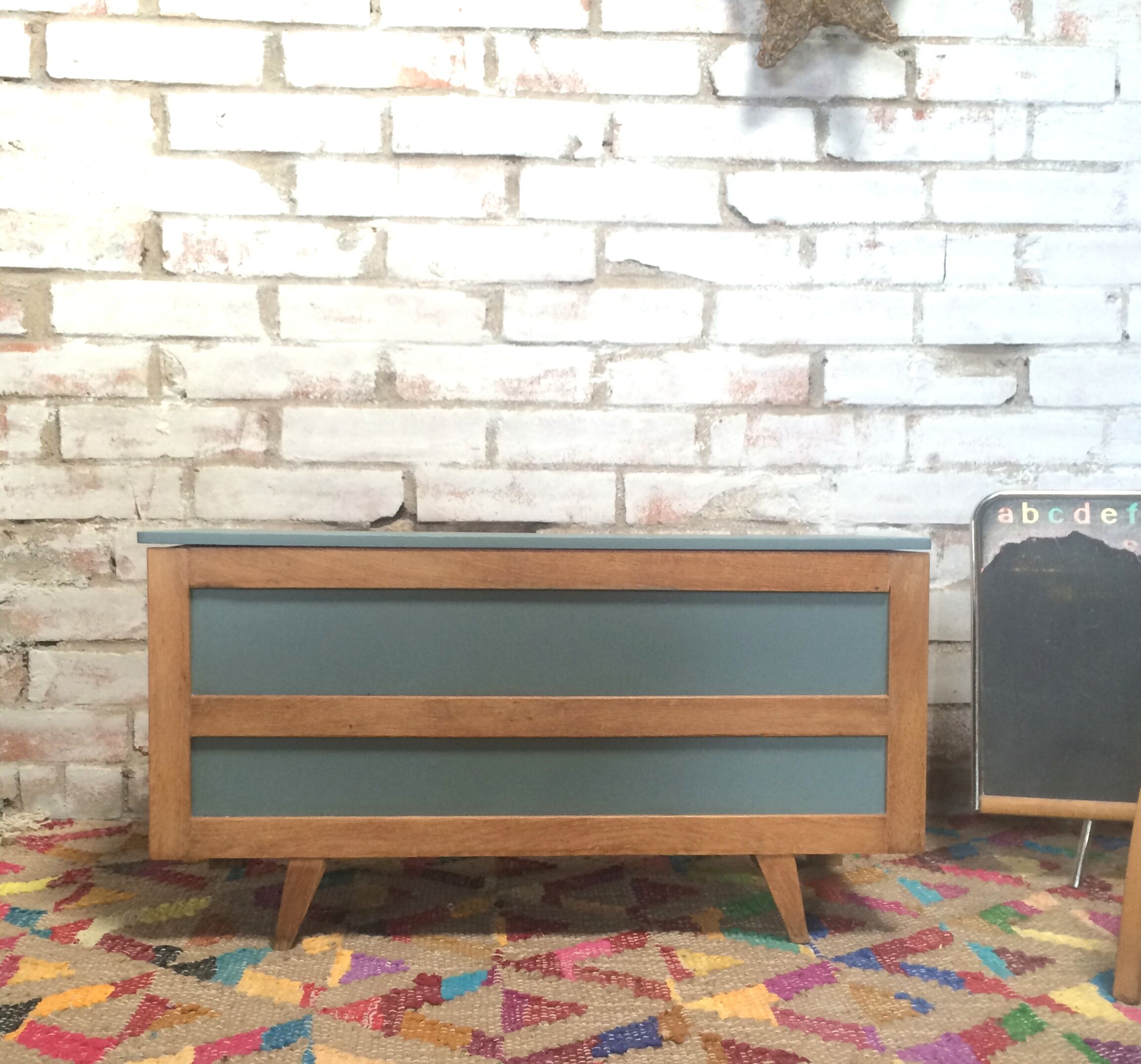 Compass legs storage trunk