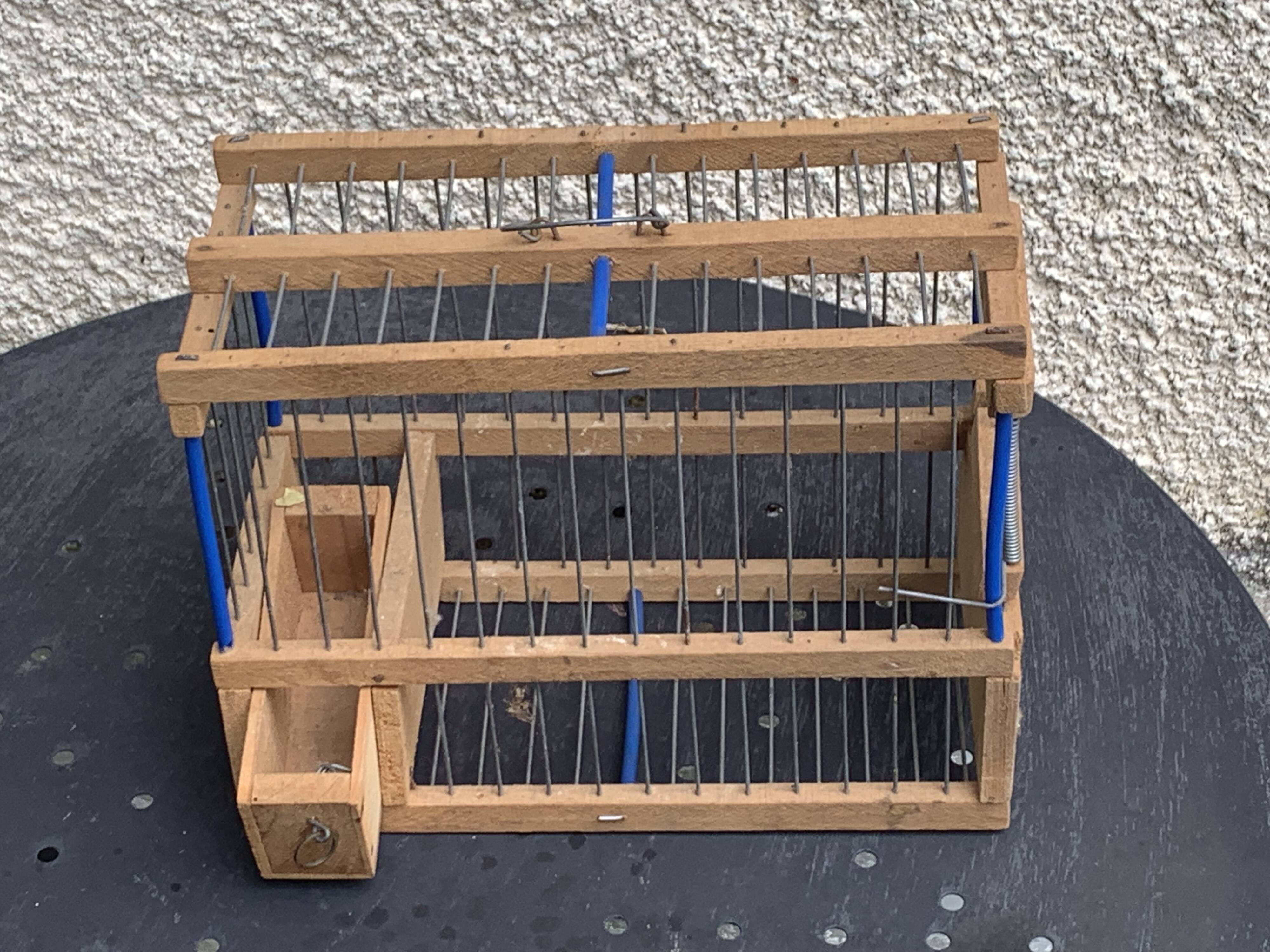 Cage à oiseau vintage en métal et bois