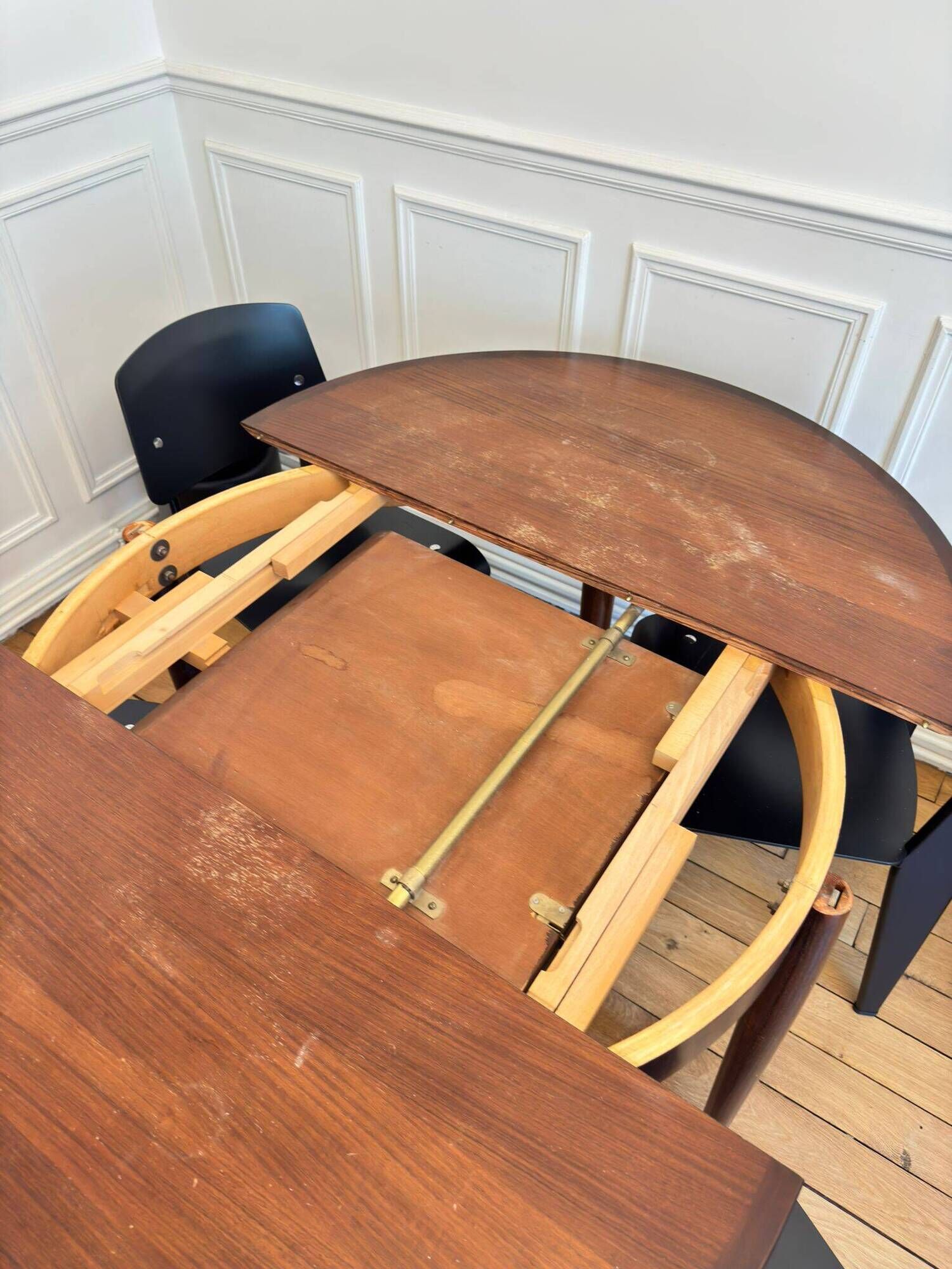 Round dining table Lubke in rosewood from the 1960s.