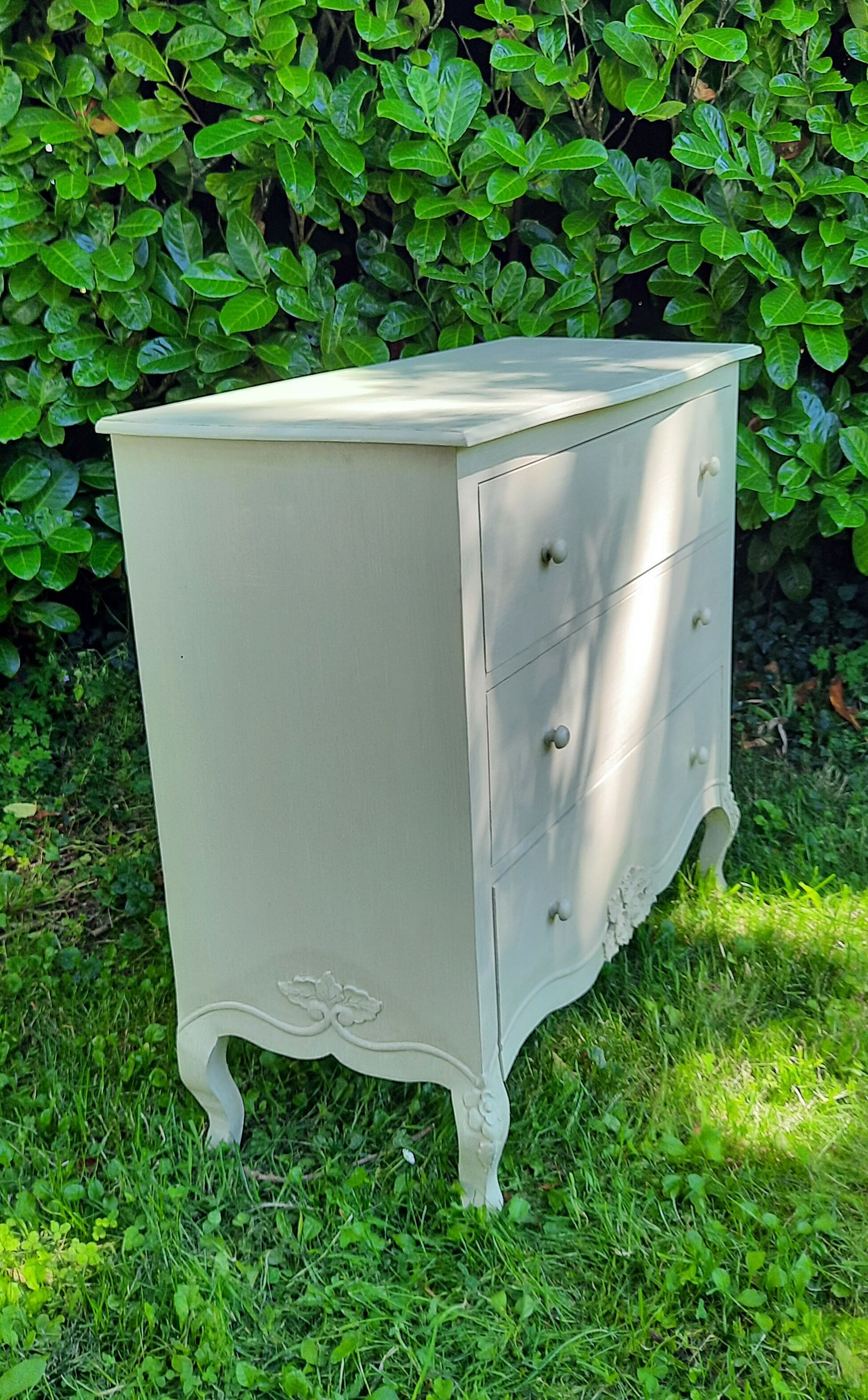 Commode contemporaine d inspiration Louis XV