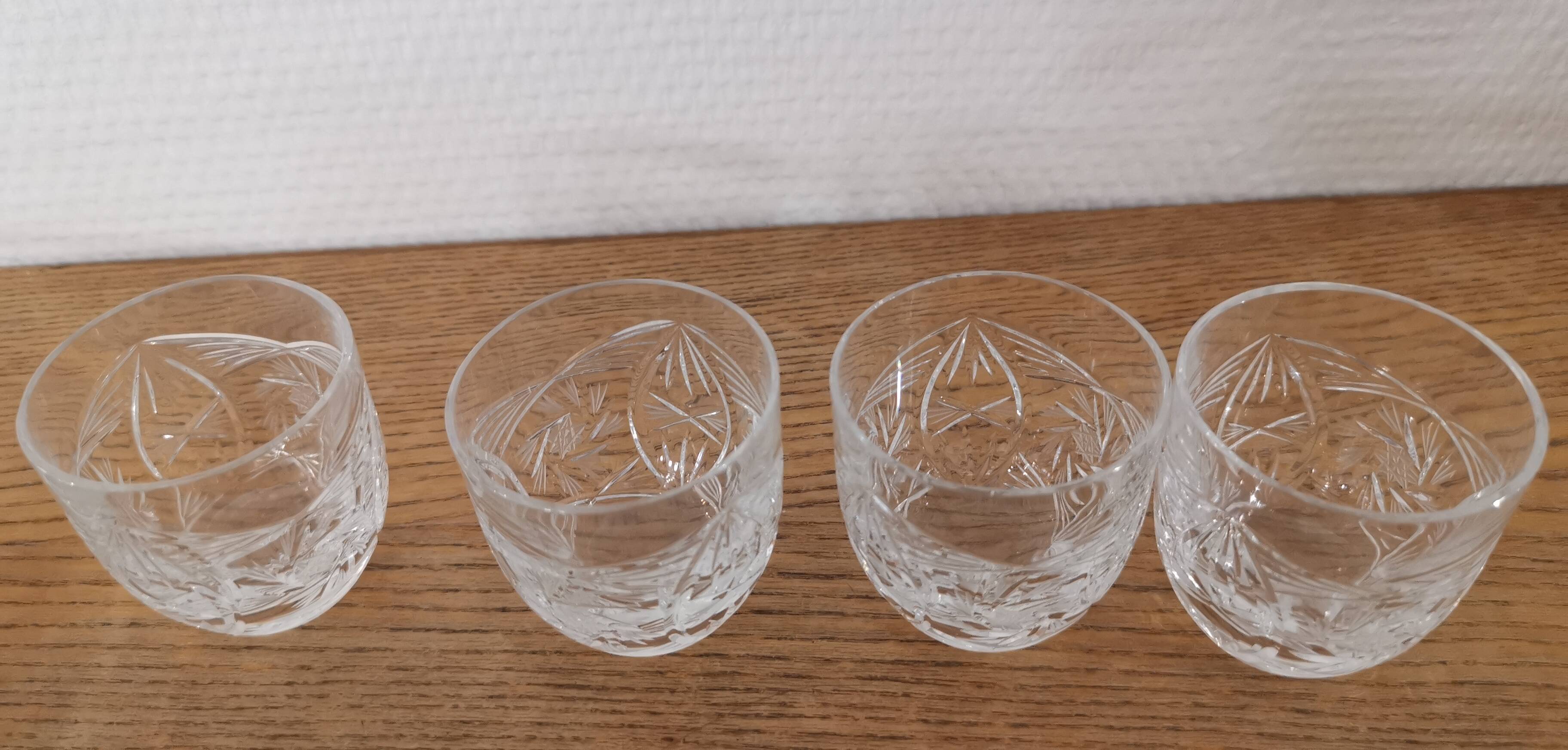 Presentation service 8 glasses and its Bohemian Cristal style dish