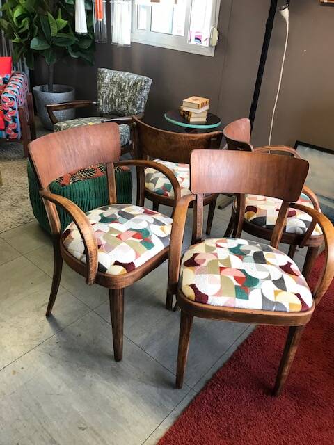 Thonet chair with armrests in perfect condition.