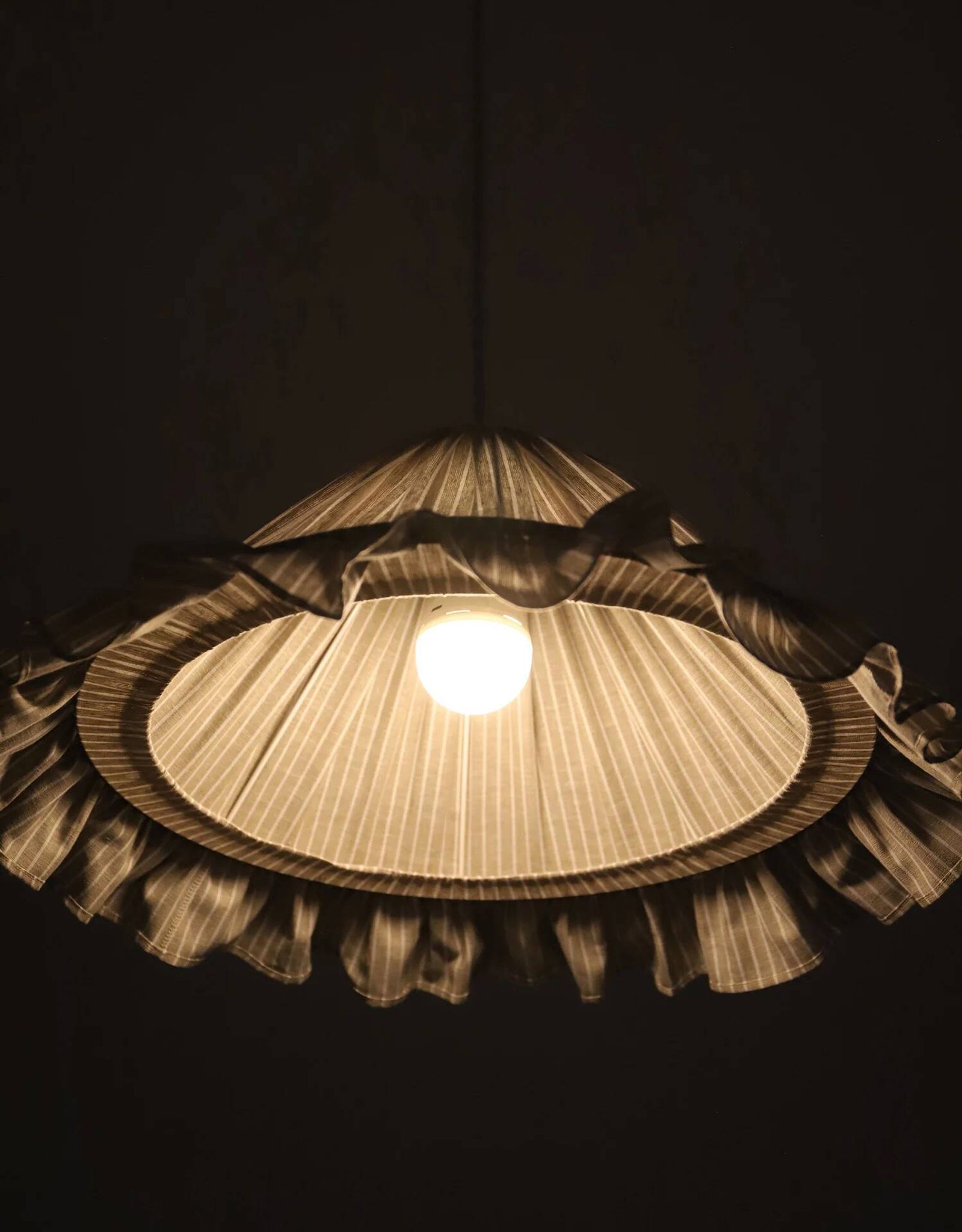 Suspension Emilia, pleated lampshade with frills, olive stripes