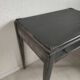 Bureau avec moulures, ancienne patine