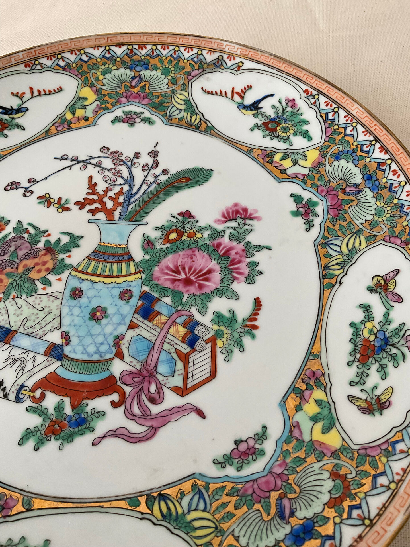 Decorative porcelain plate in Chinese style