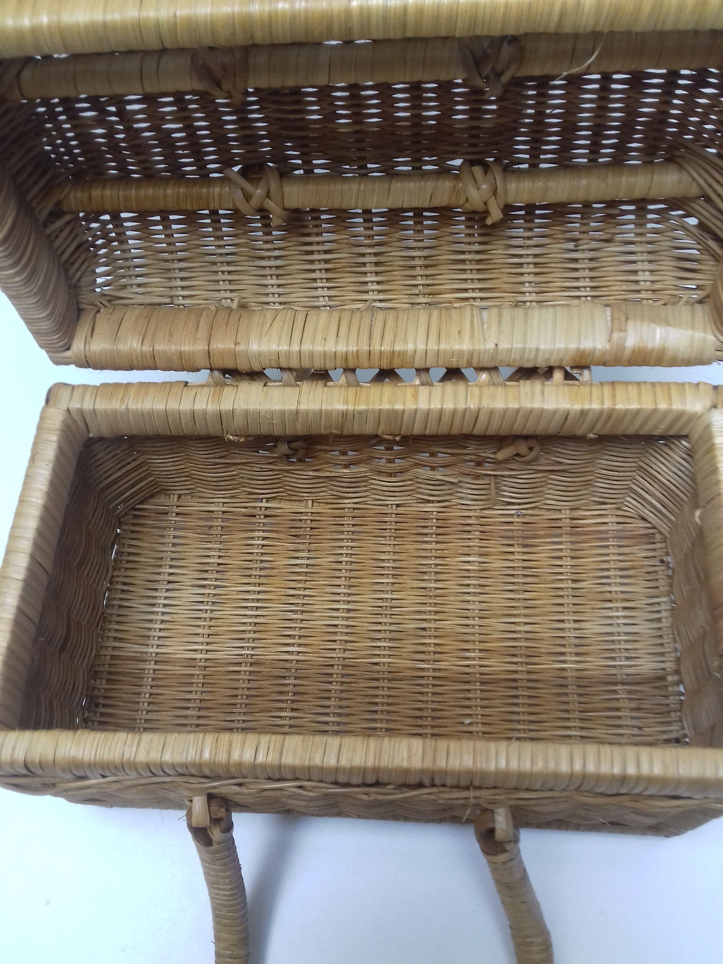 Valisette en osier vintage
