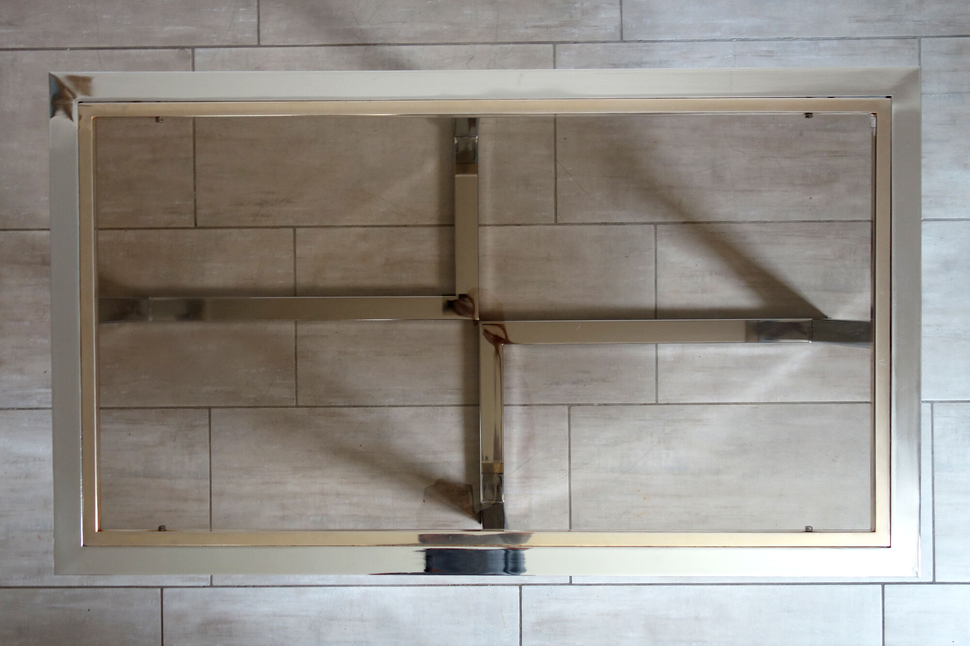 Table basse verre fumé métal chromé laiton 1970