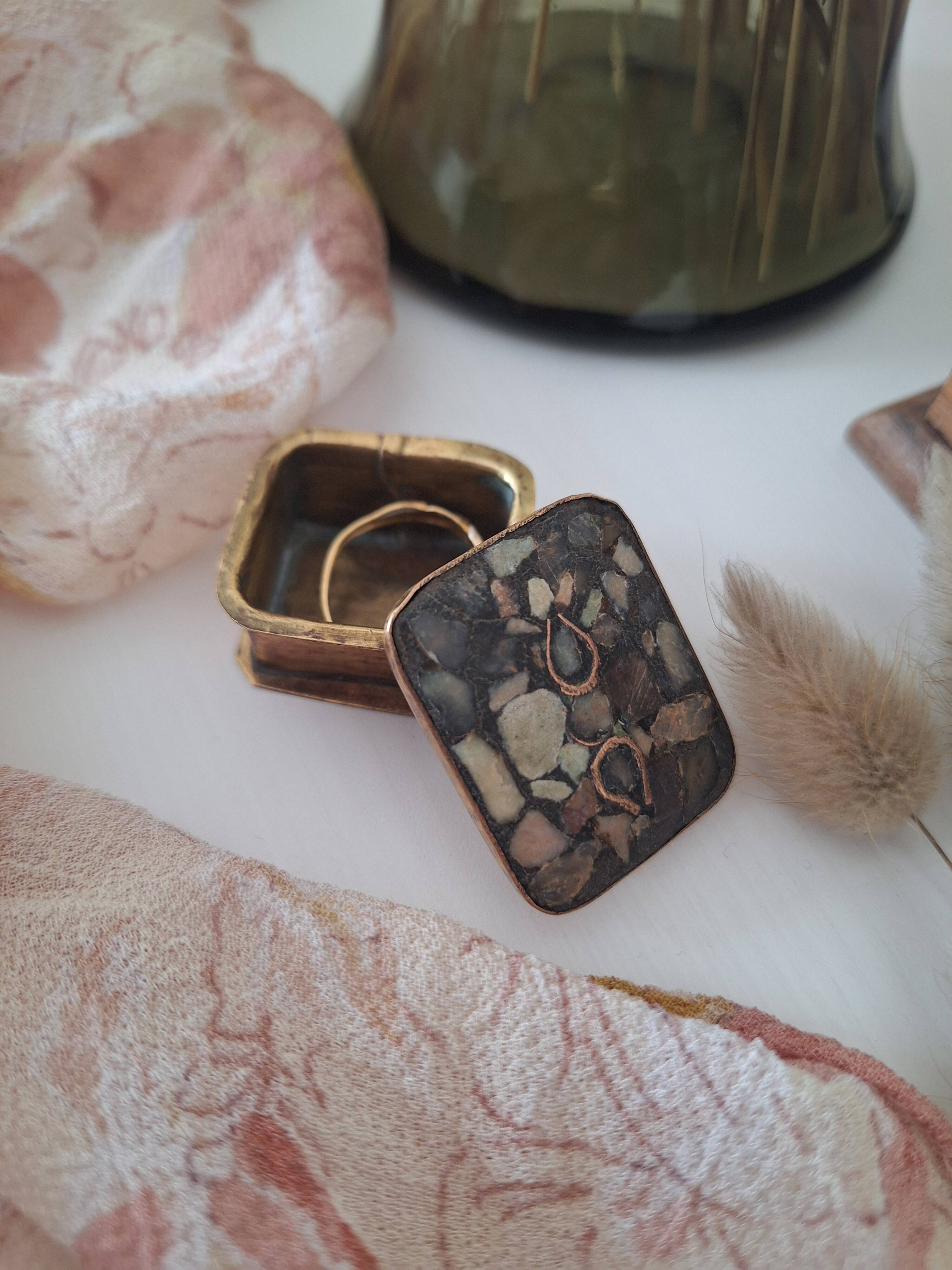 Vintage rectangle ring box