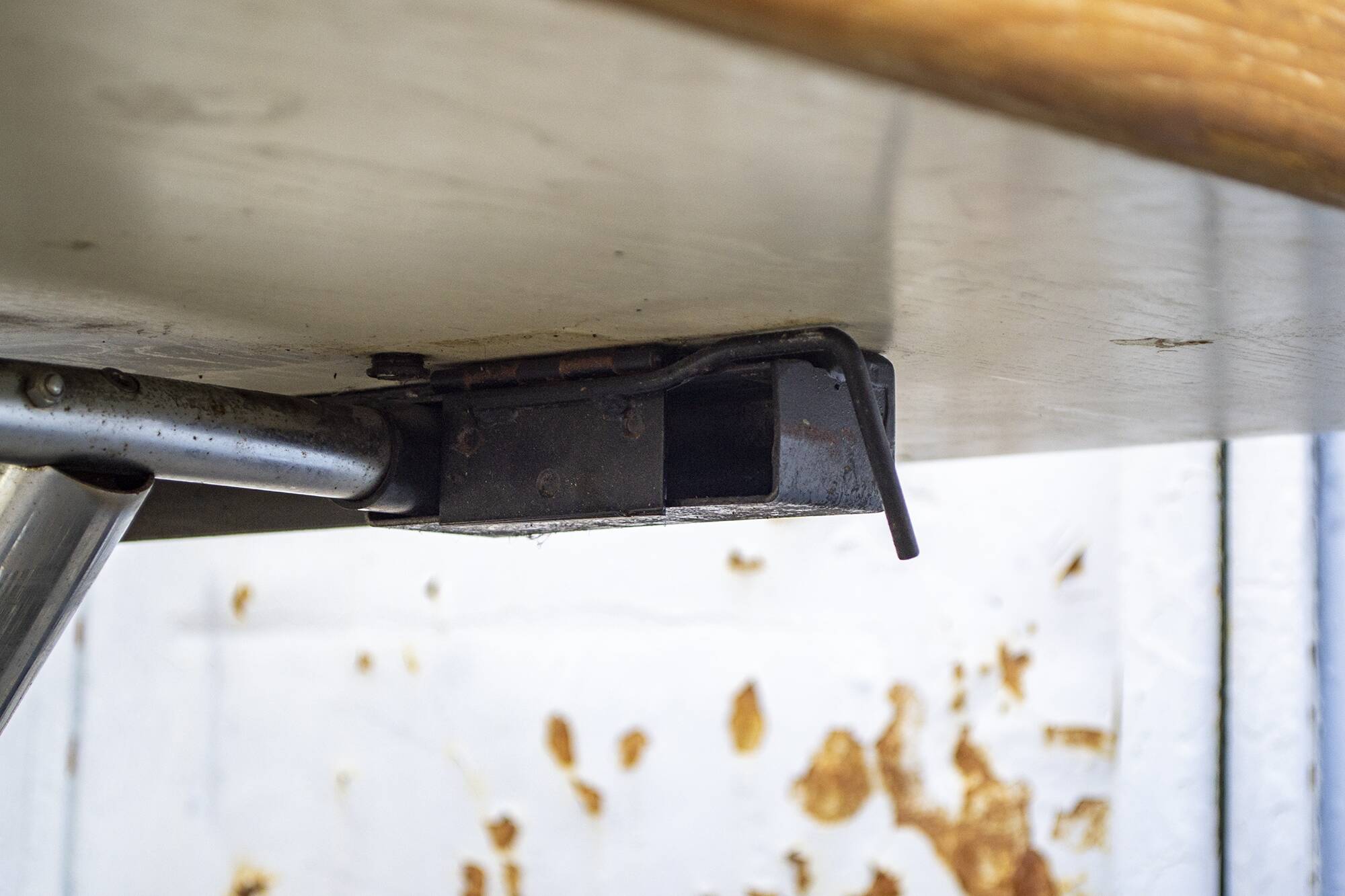 Adjustable height table-table, metal and wood Italy, 1960s