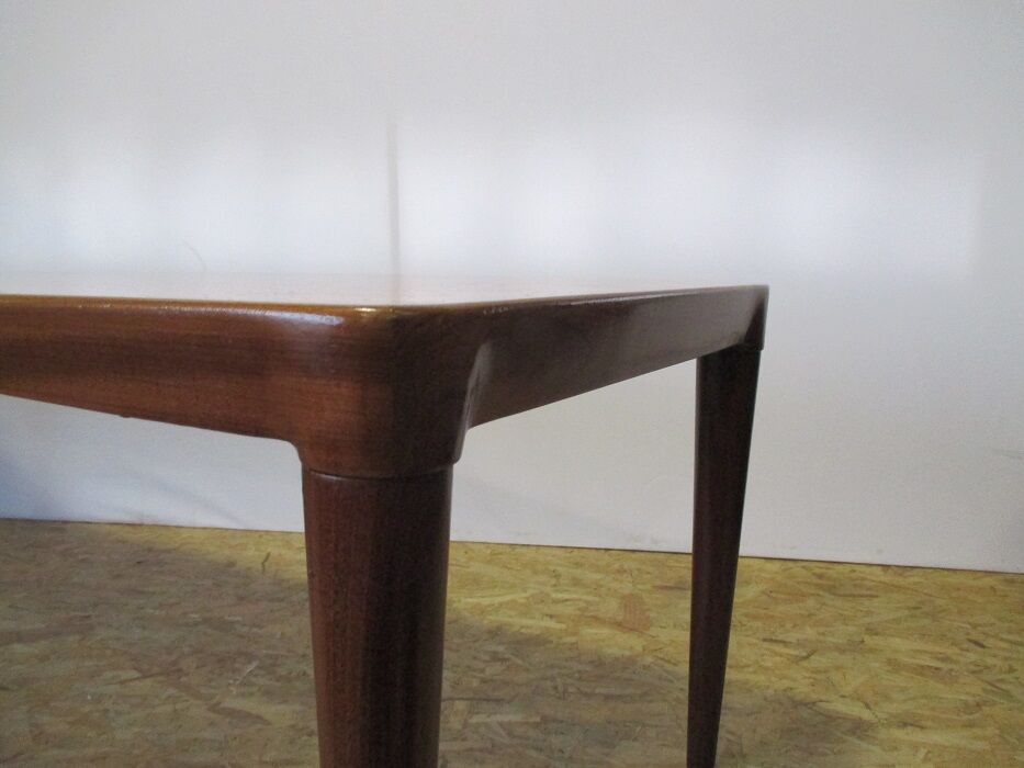 Long coffee table in teak