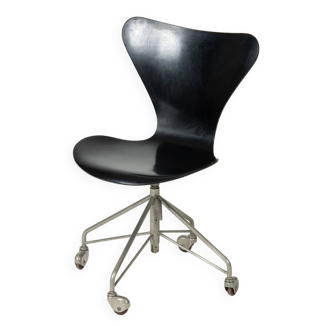 Office chair by Arne Jacobsen for Fritz Hansen