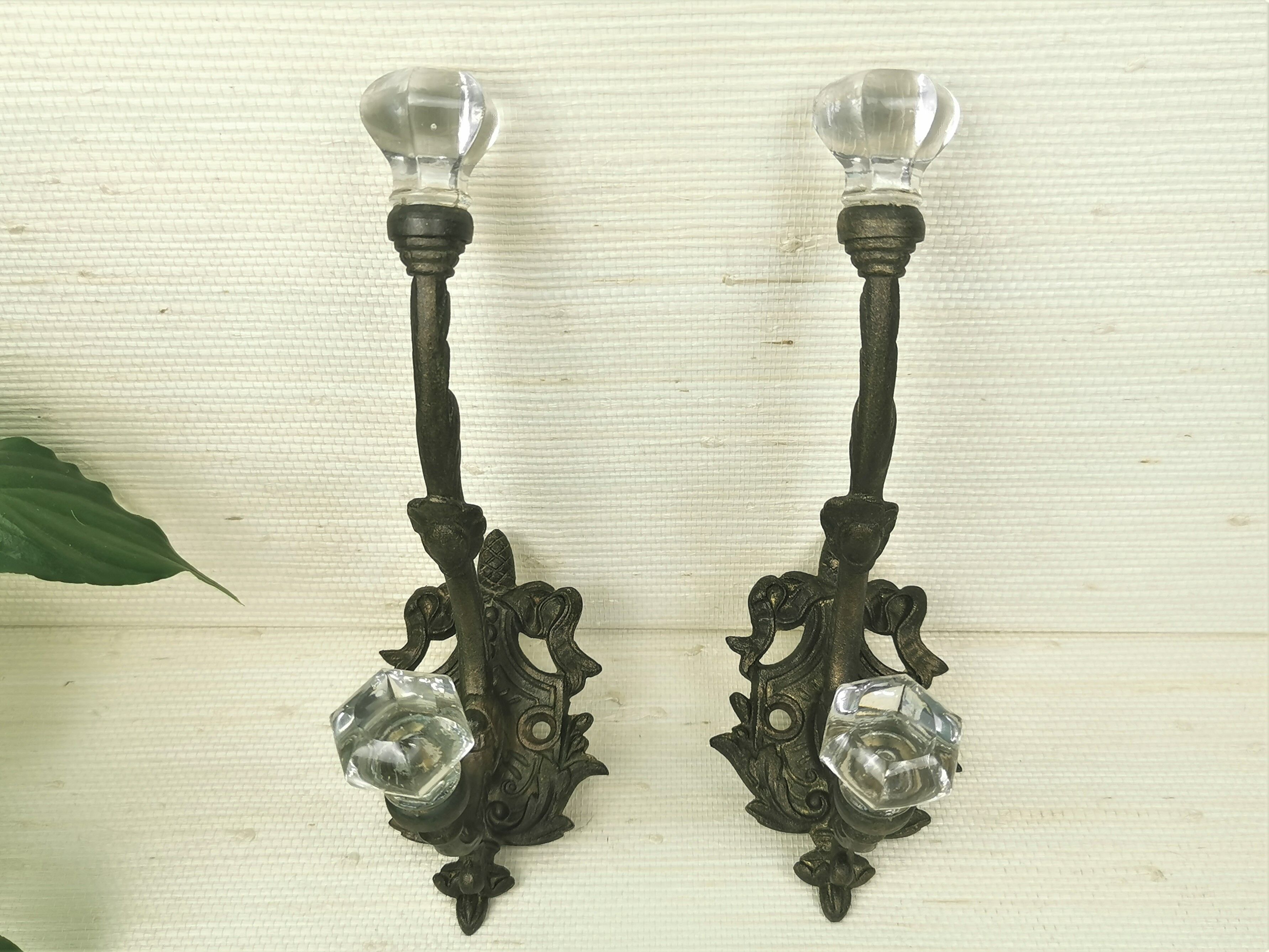 Bronze patères