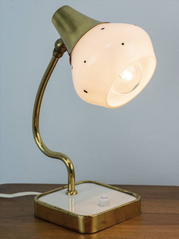 Set of 2 Vintage Mid-Century Table Lamps With Brass Stems And White Shades