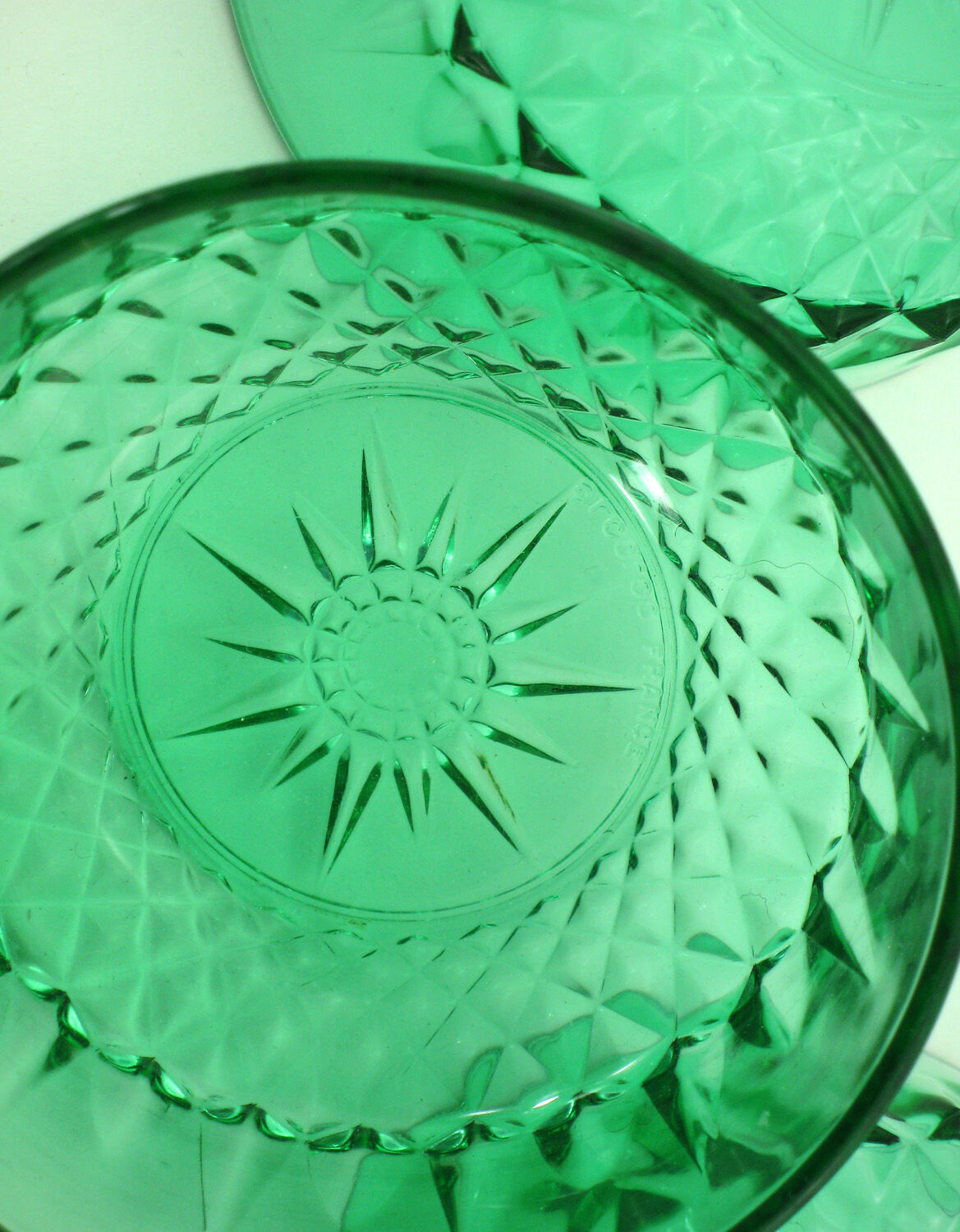 8 tempered glass dessert cups - emerald green colours - Arcoroc France - vintage 60s