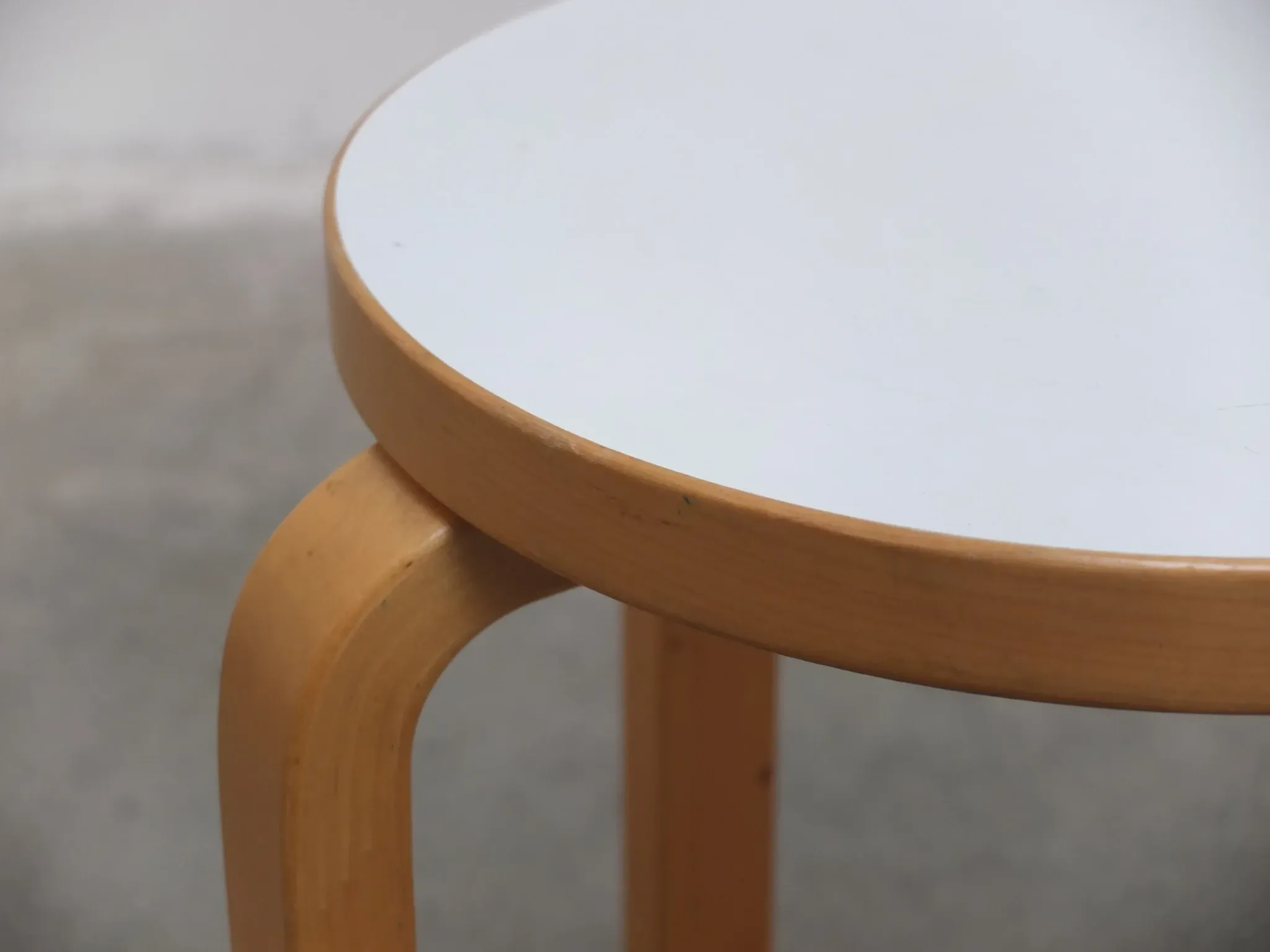 Paire de tabourets 'E60' par Alvar Aalto pour Artek, 1933