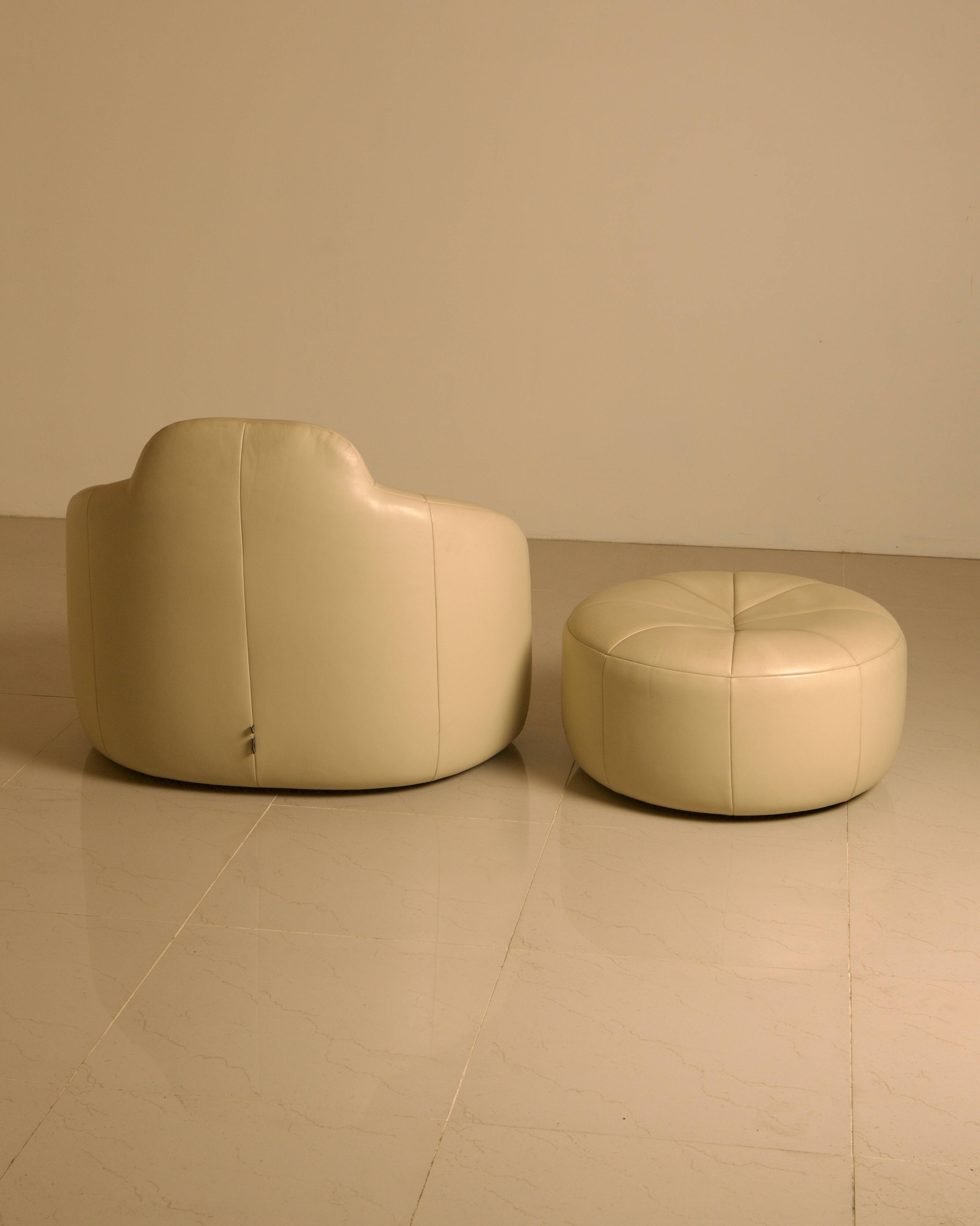 "Pumpkin" armchair set and its cream leather ottoman by Pierre Paulin