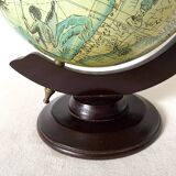 Globe terrestre vintage au style ancien