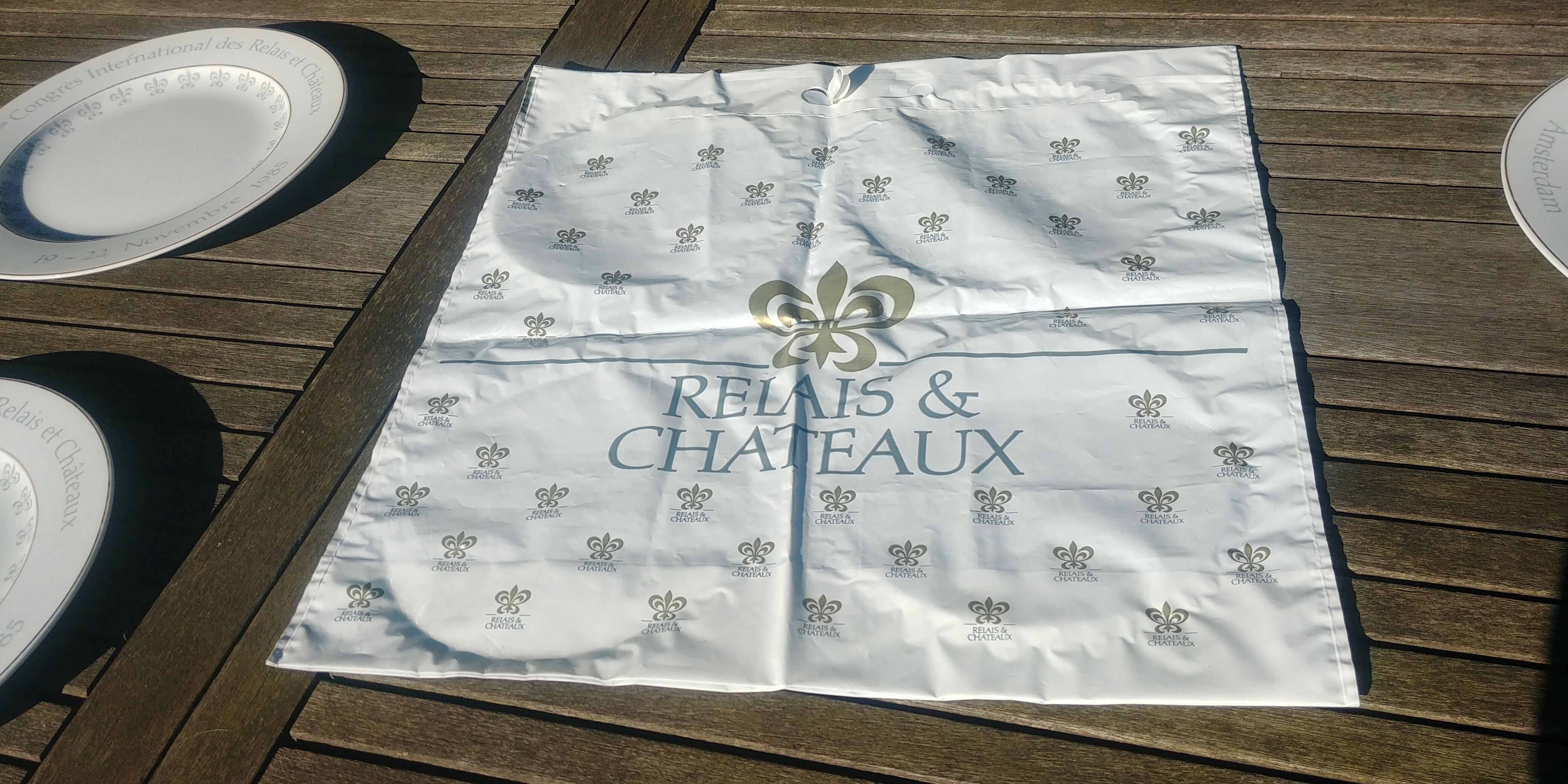 Set of Three Flat Plates of the XIth Congress of the Relais et Chateaux in Amsterdam 1985.