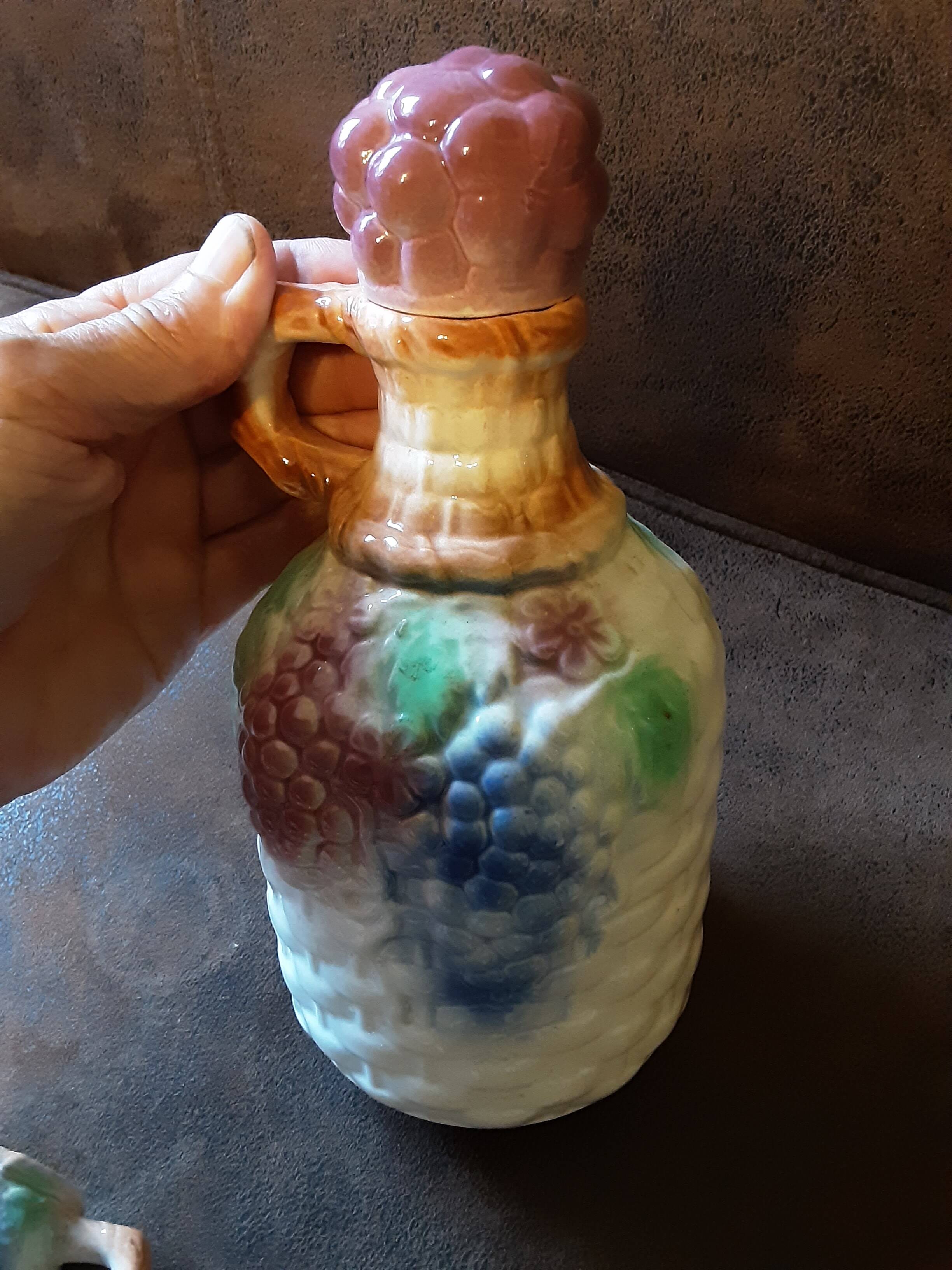 Bottle and its 4 slip cups
