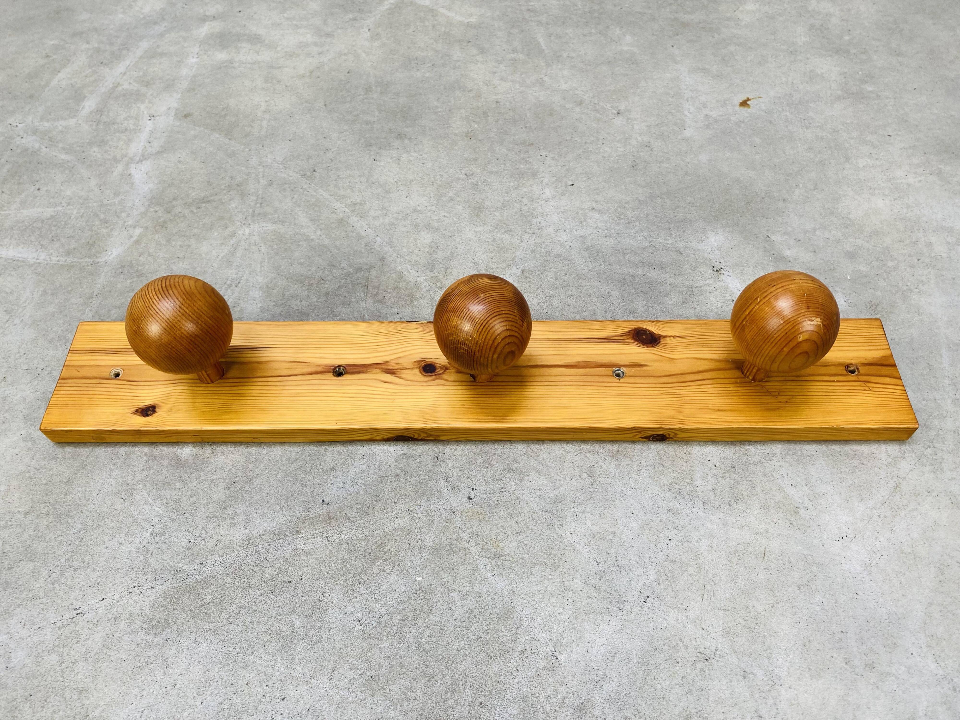 Wall coat rack hook pine balls