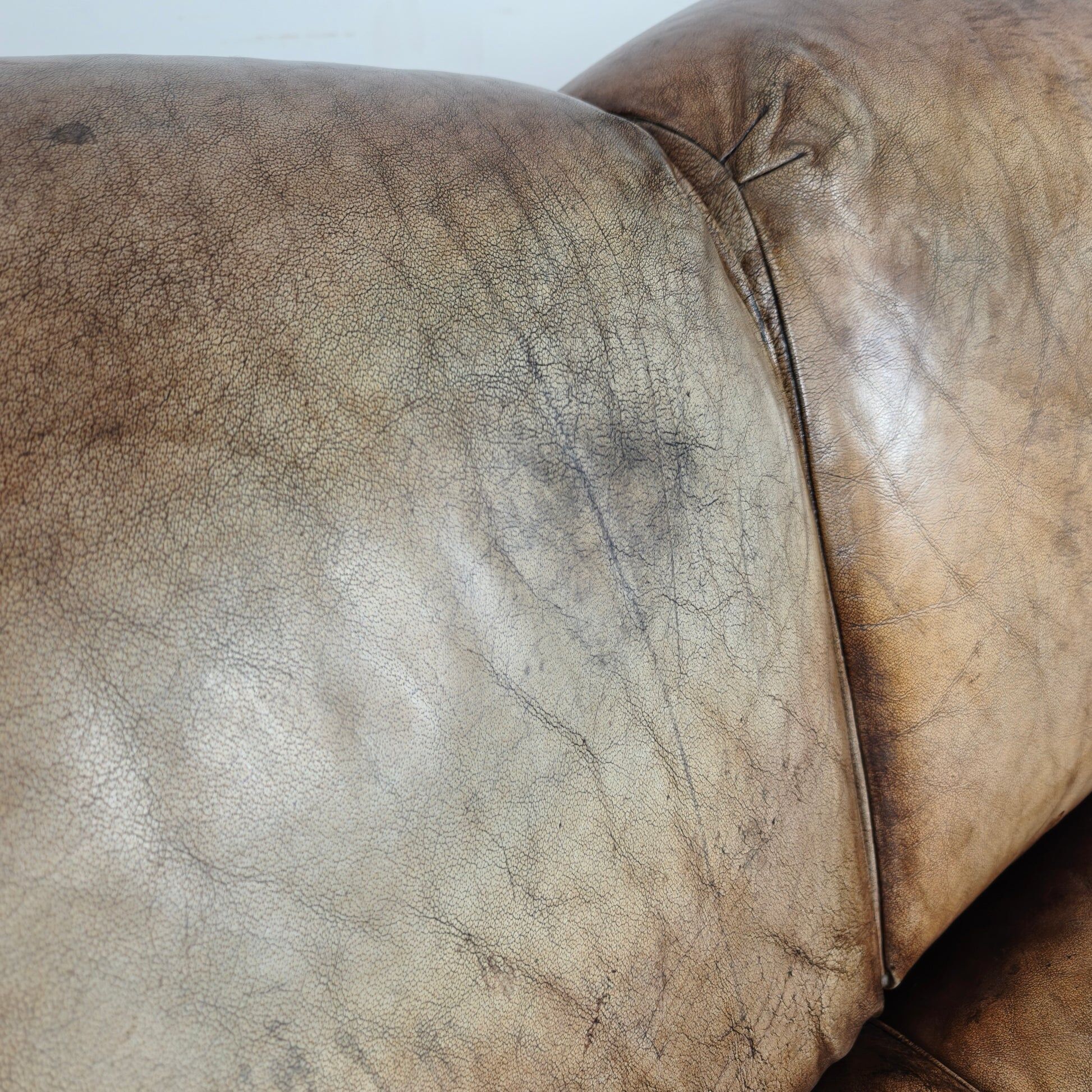 English Howard & Sons style leather sofa – 20th century