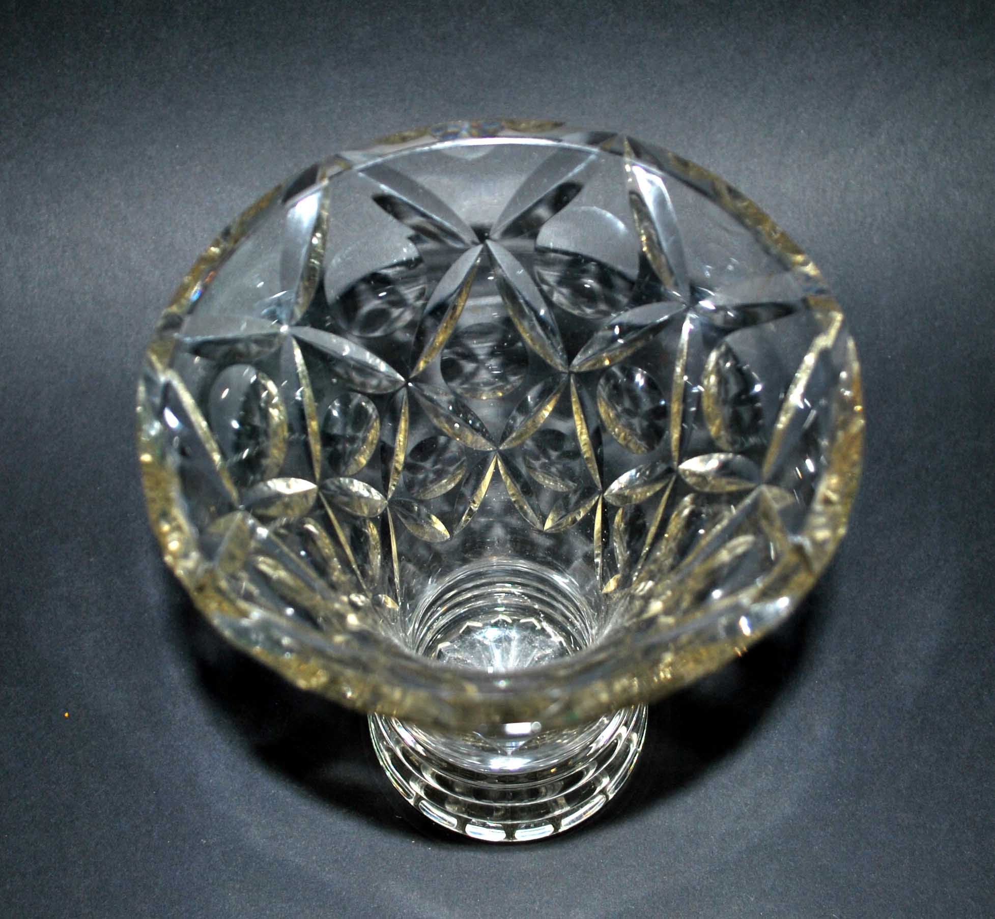 Vintage carved glass vase - Flared cornet shape - 15.5 cm