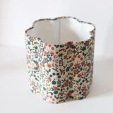 Flower-shaped lampshade printed with "English Garden" Flora.