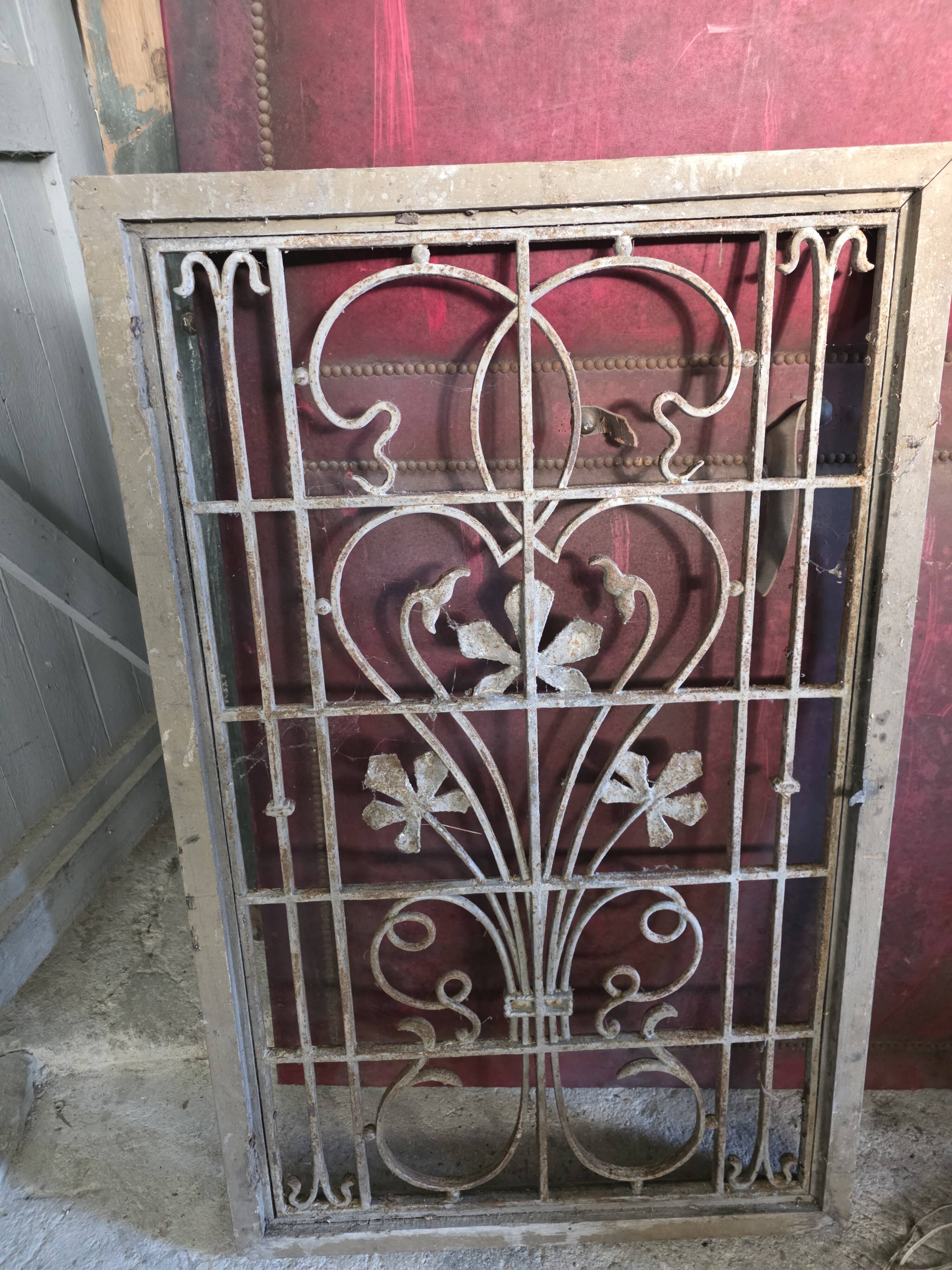 Art Nouveau cast iron grille from the 1900s.