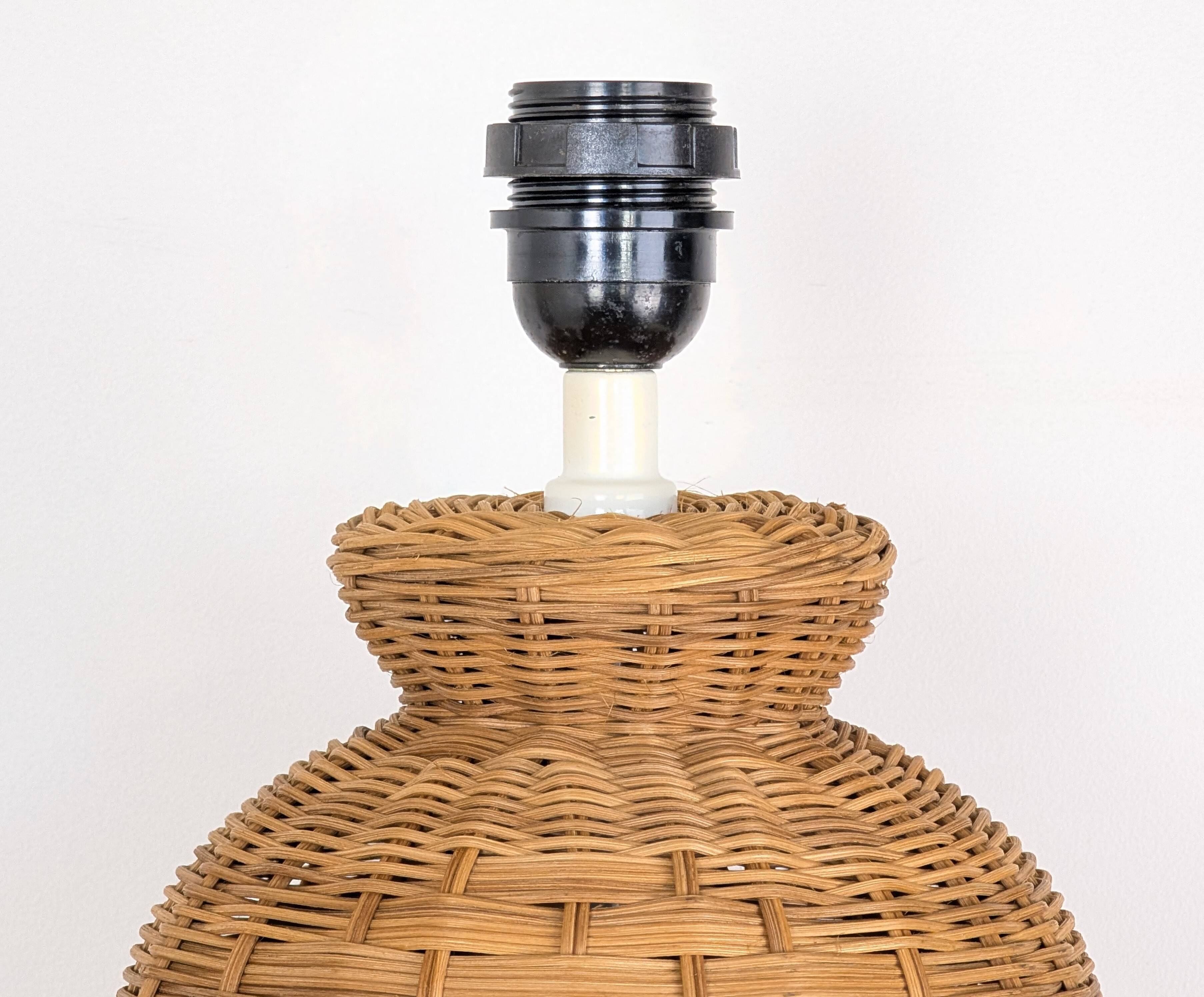 Woven rattan lamp base