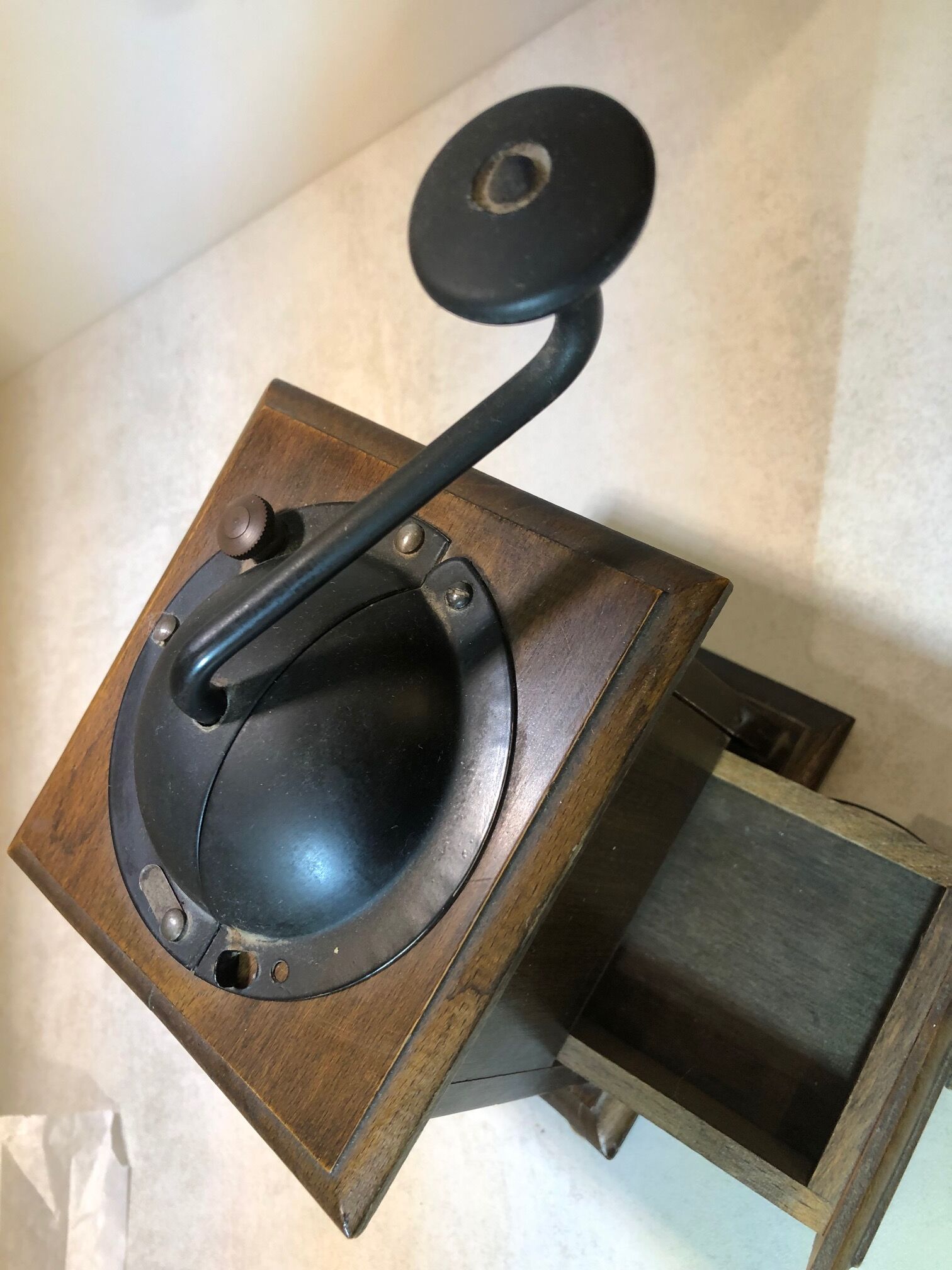 Coffee grinding machine