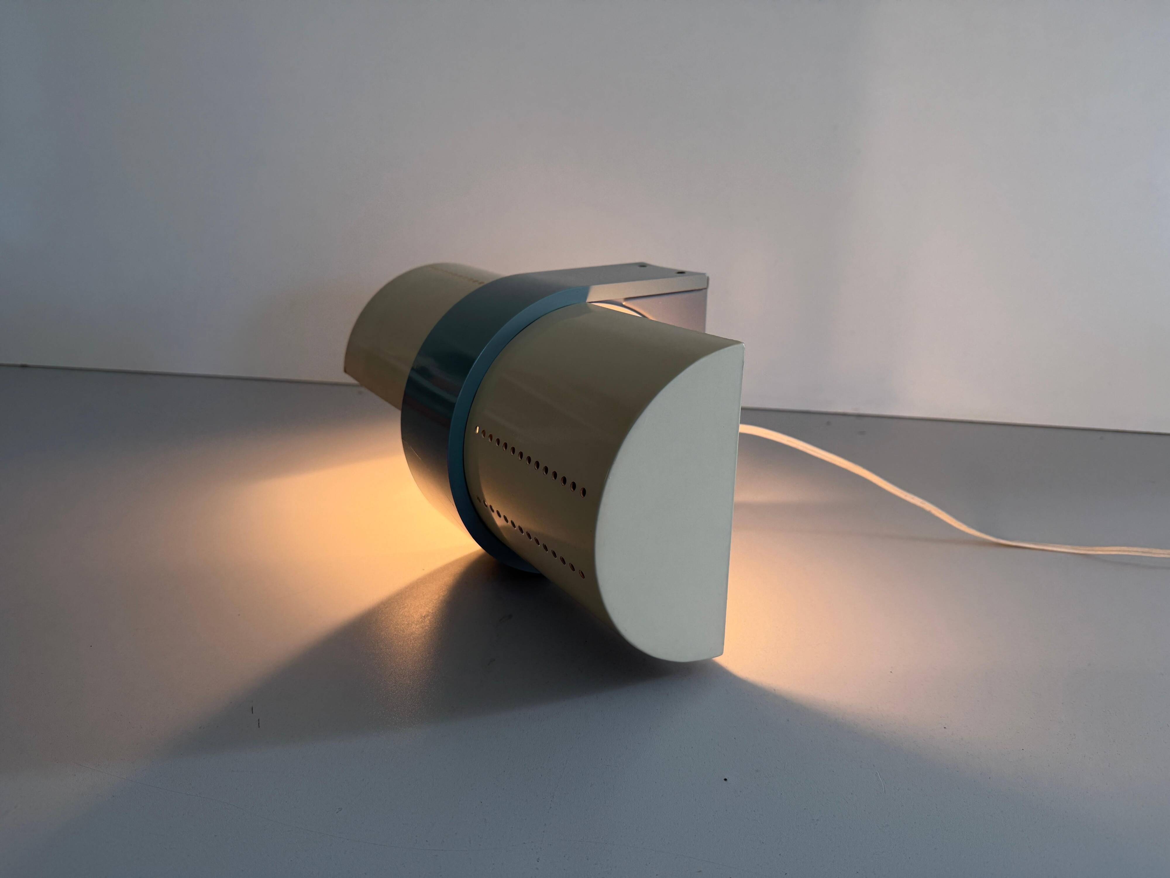 Simple wall light Model No by Eric Gottein for Artemide, 1970s, Italy.