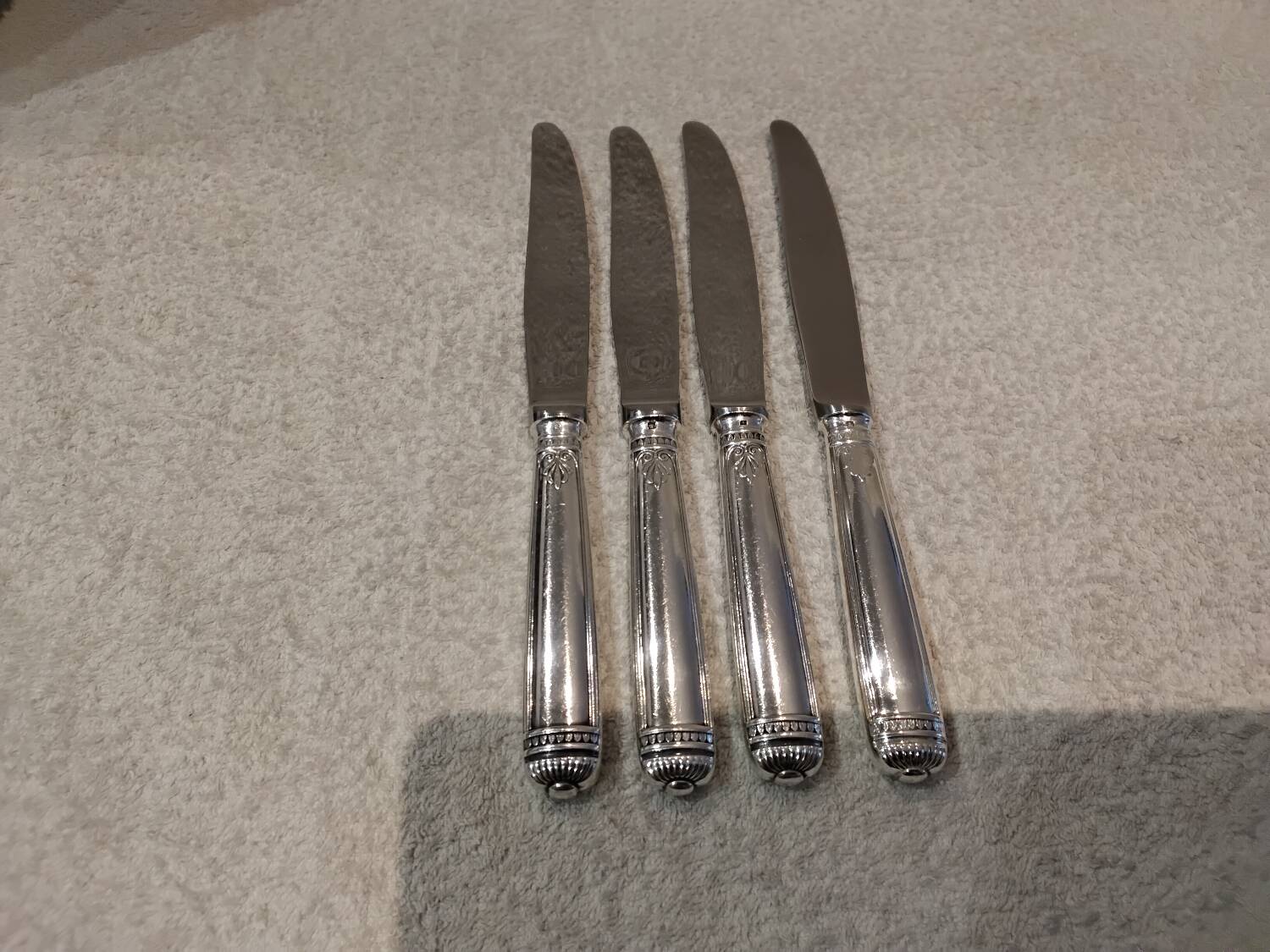 4 table knives with silver-plated metal handles, silversmith Christofle Malmaison